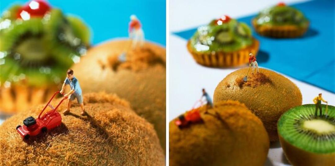 آدمک‌های کوچک در حال چمن‌زنی و کار روی سطح شیرینی‌های مختلف