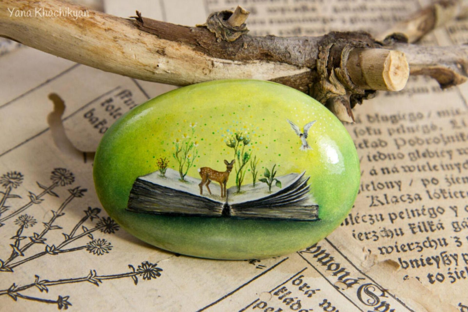 نقاشی آهو و پرنده روی سنگ