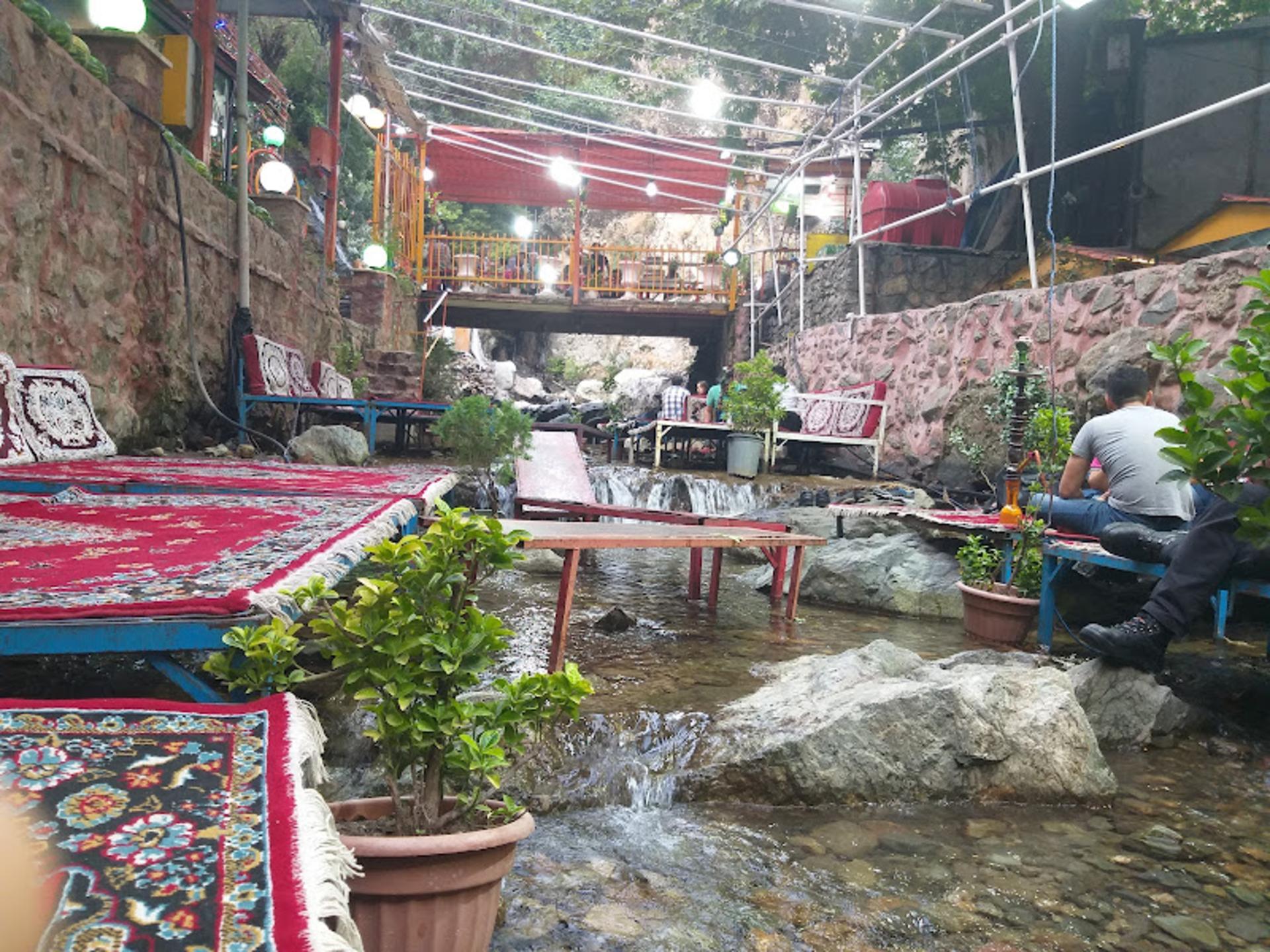 تخت های رستوران پای کوه دربند