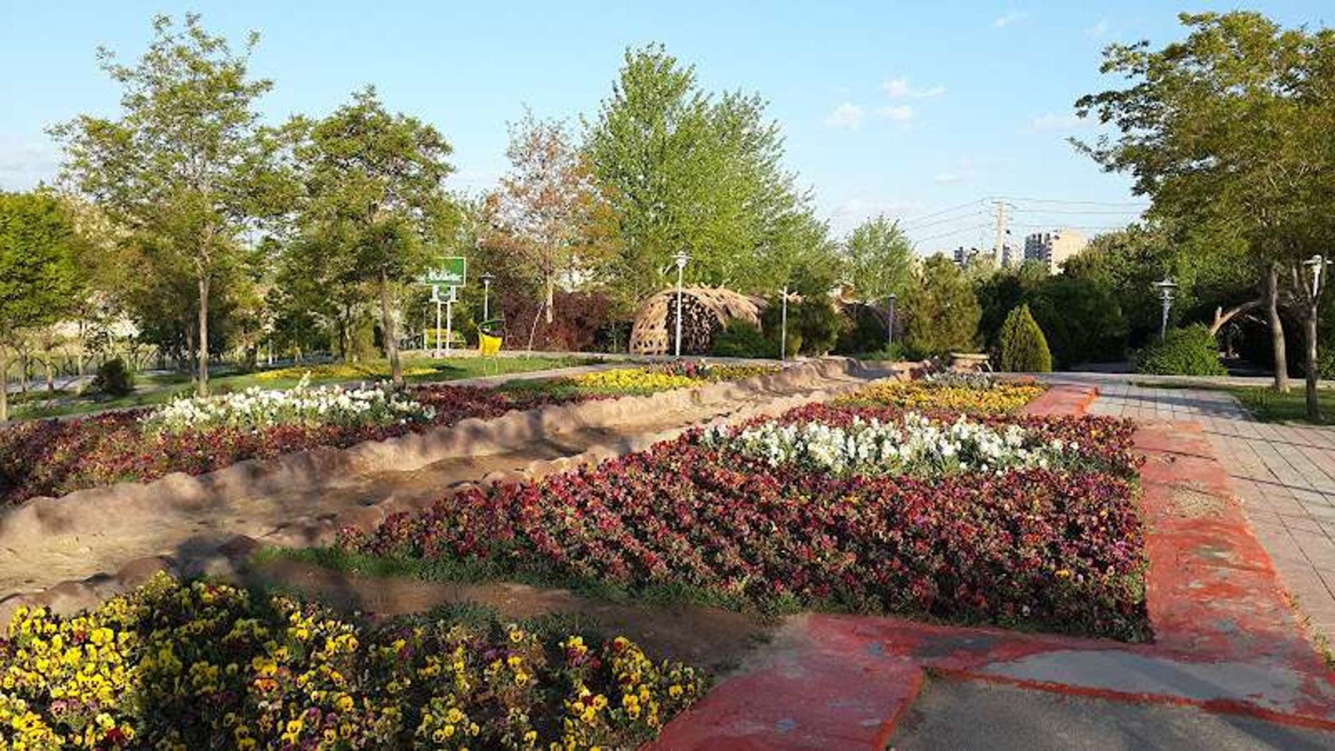 پارک جنگلی باغمیشه در بهار