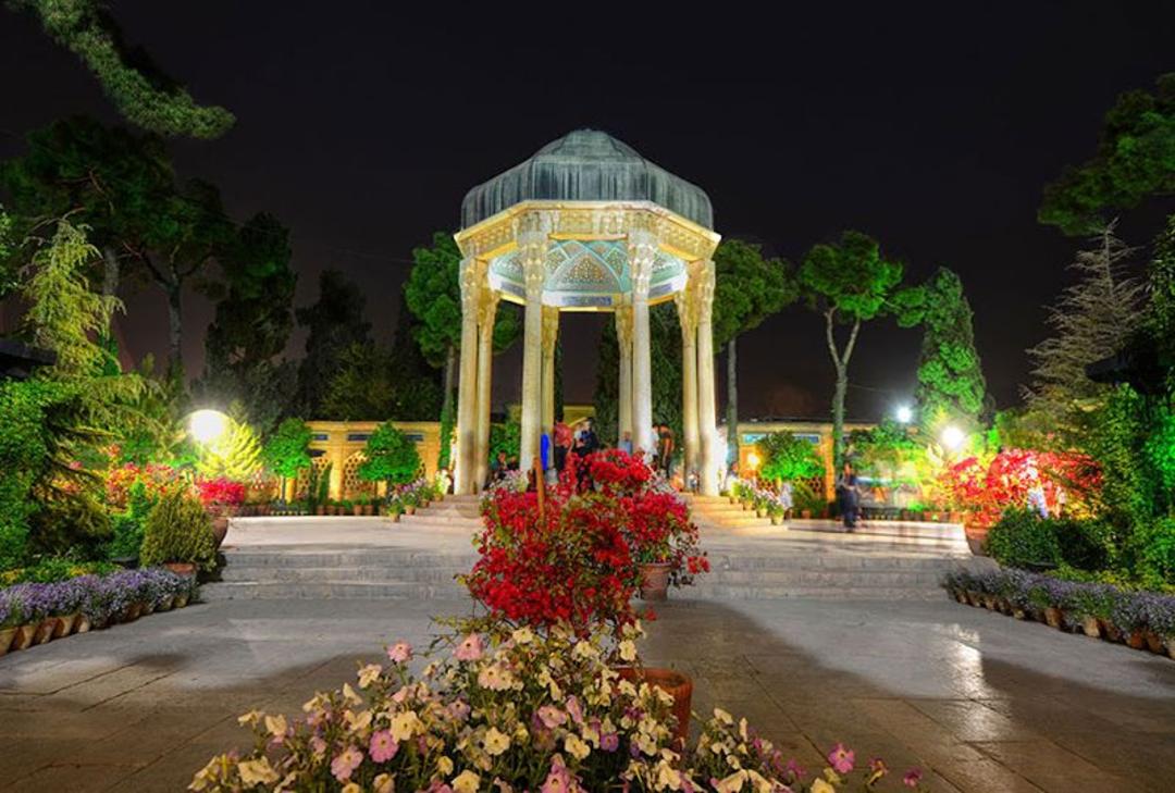 حافظیه شیراز در شب