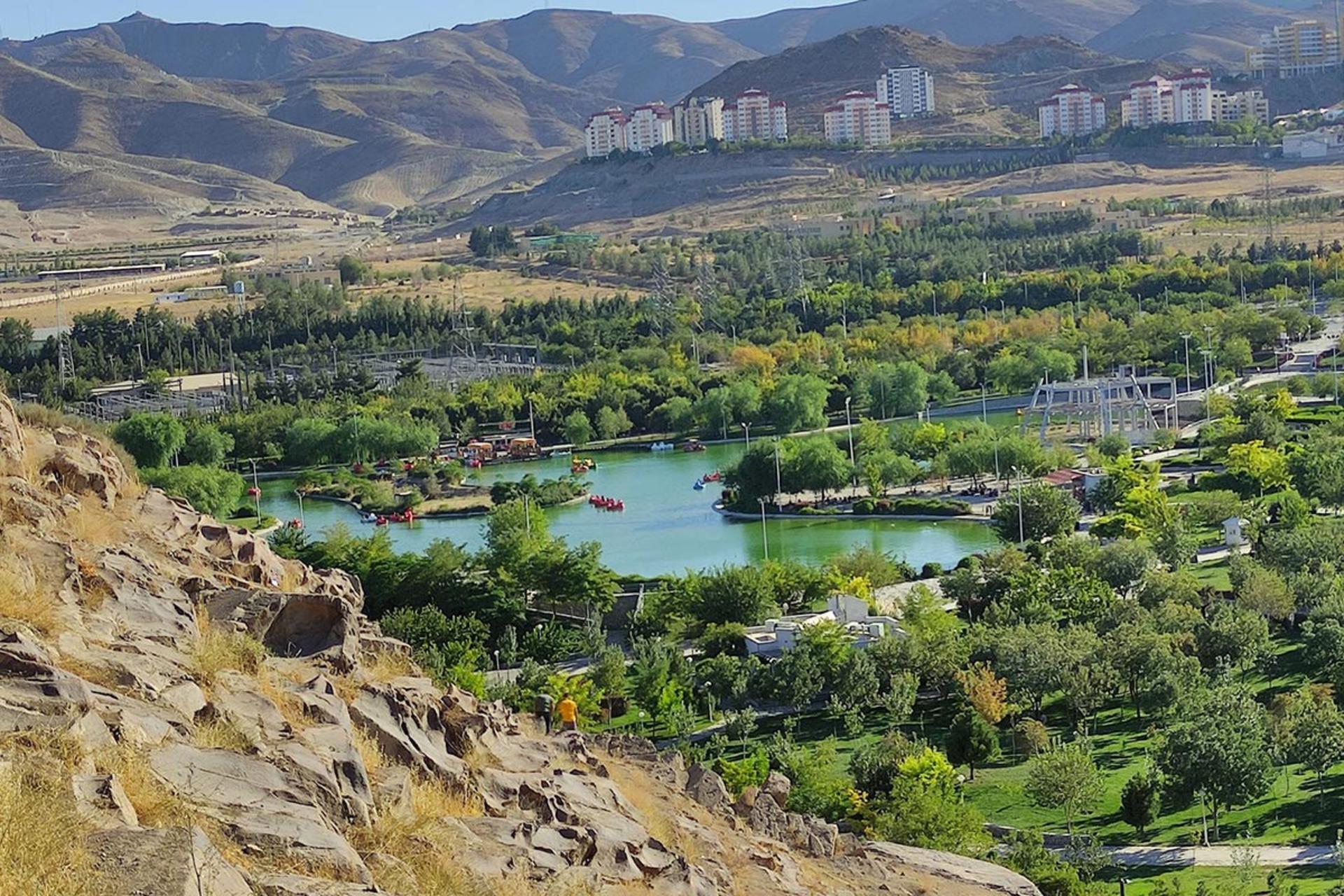 منظره سرسبز پارک کوهسنگی مشهد