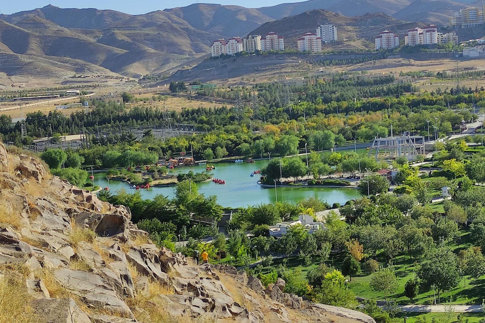 منظره سرسبز پارک کوهسنگی مشهد