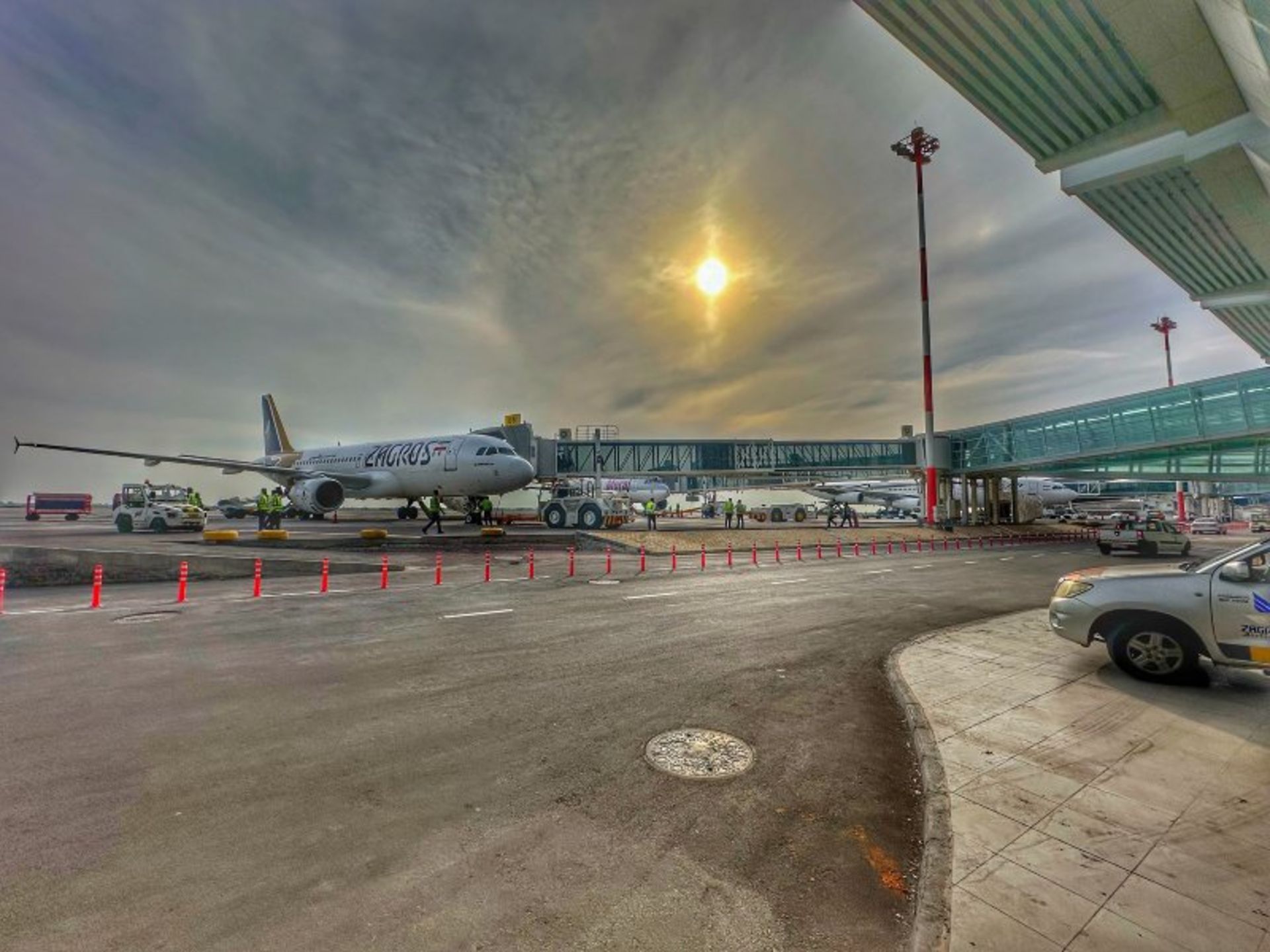 هواپیما در فرودگاه کیش