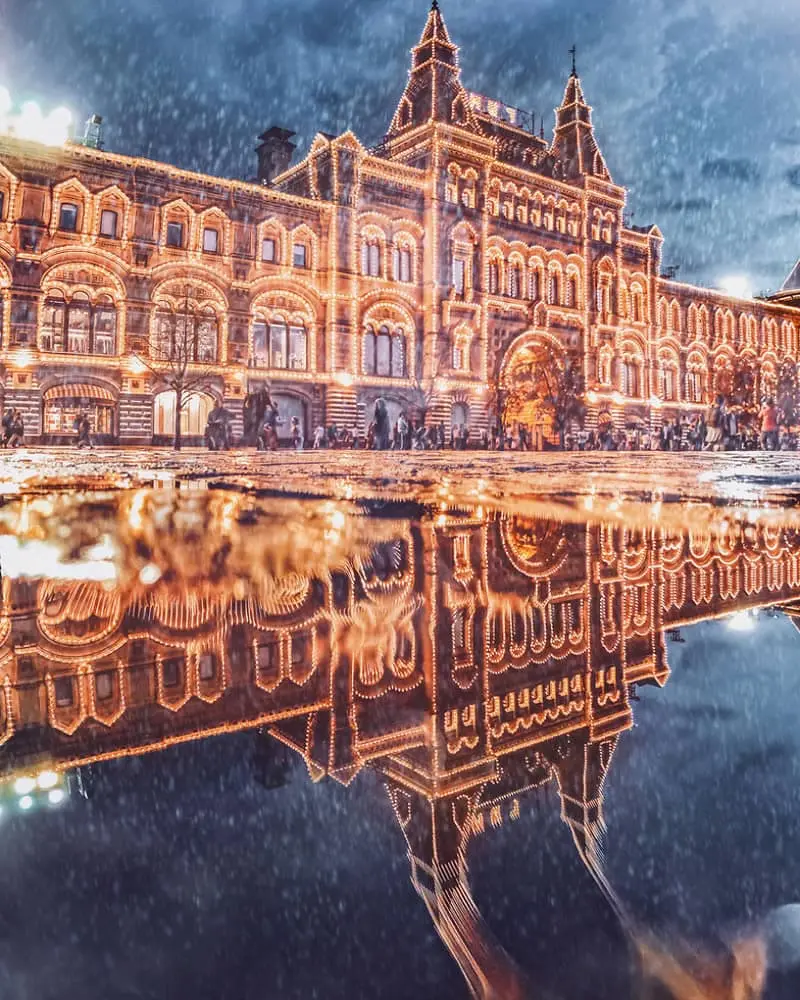 بازتاب نورهای جشن در شب مسکو