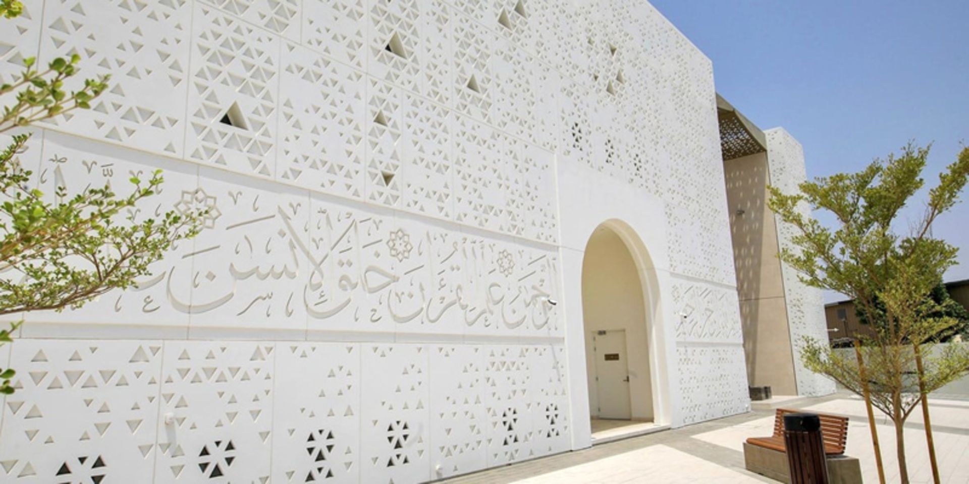 دیواره سفید مسجد نور دبی