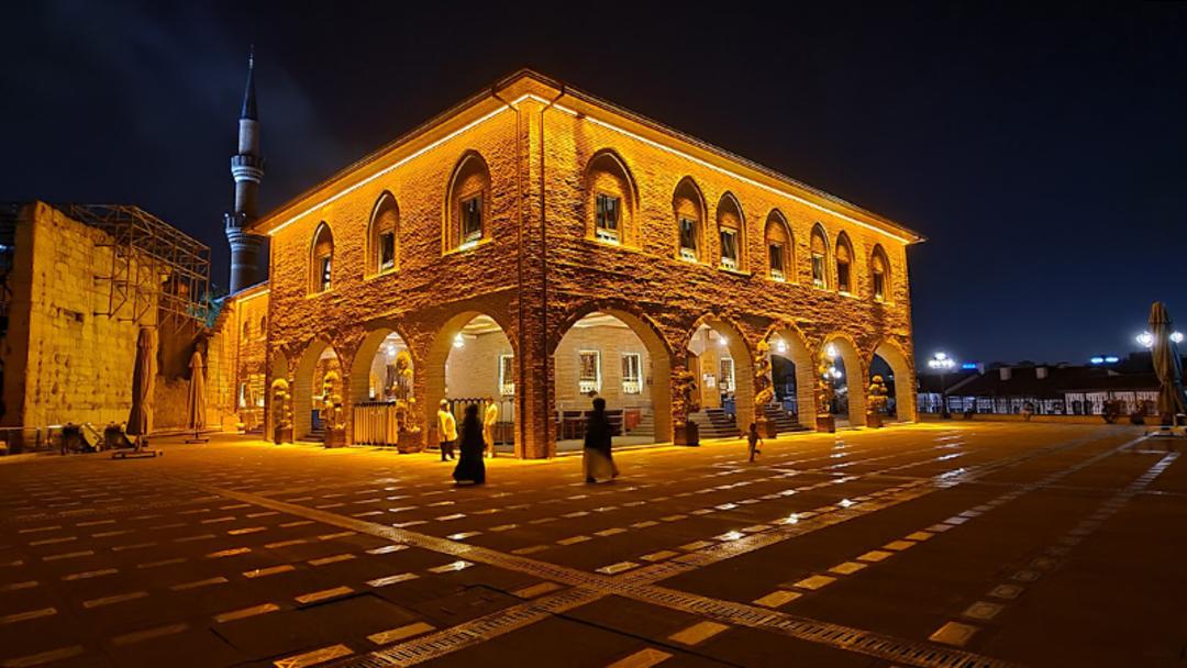 مسجد حاج بیرم در شب