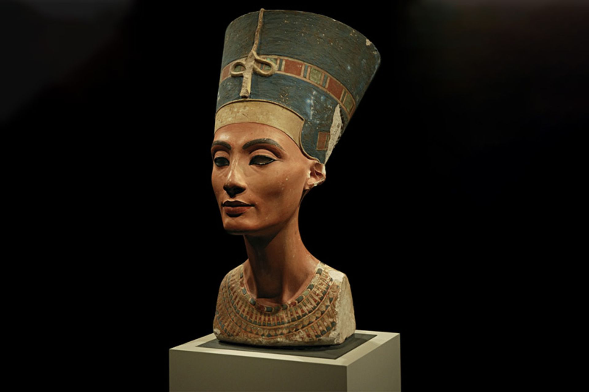 سردیس ملکه نفرتیتی در موزه