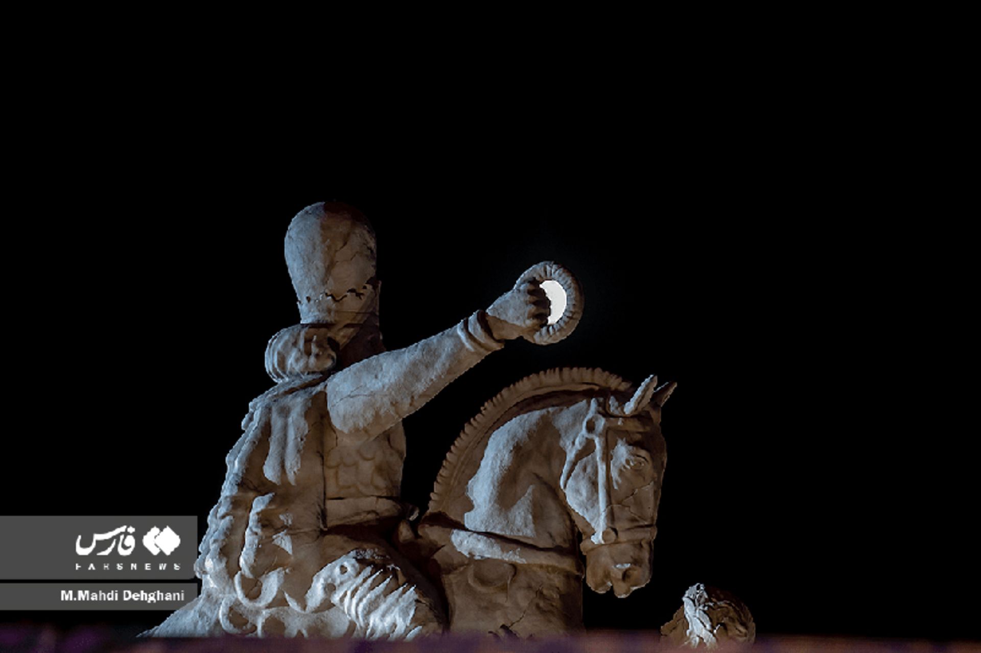 مجسمه شاپور و والرین 