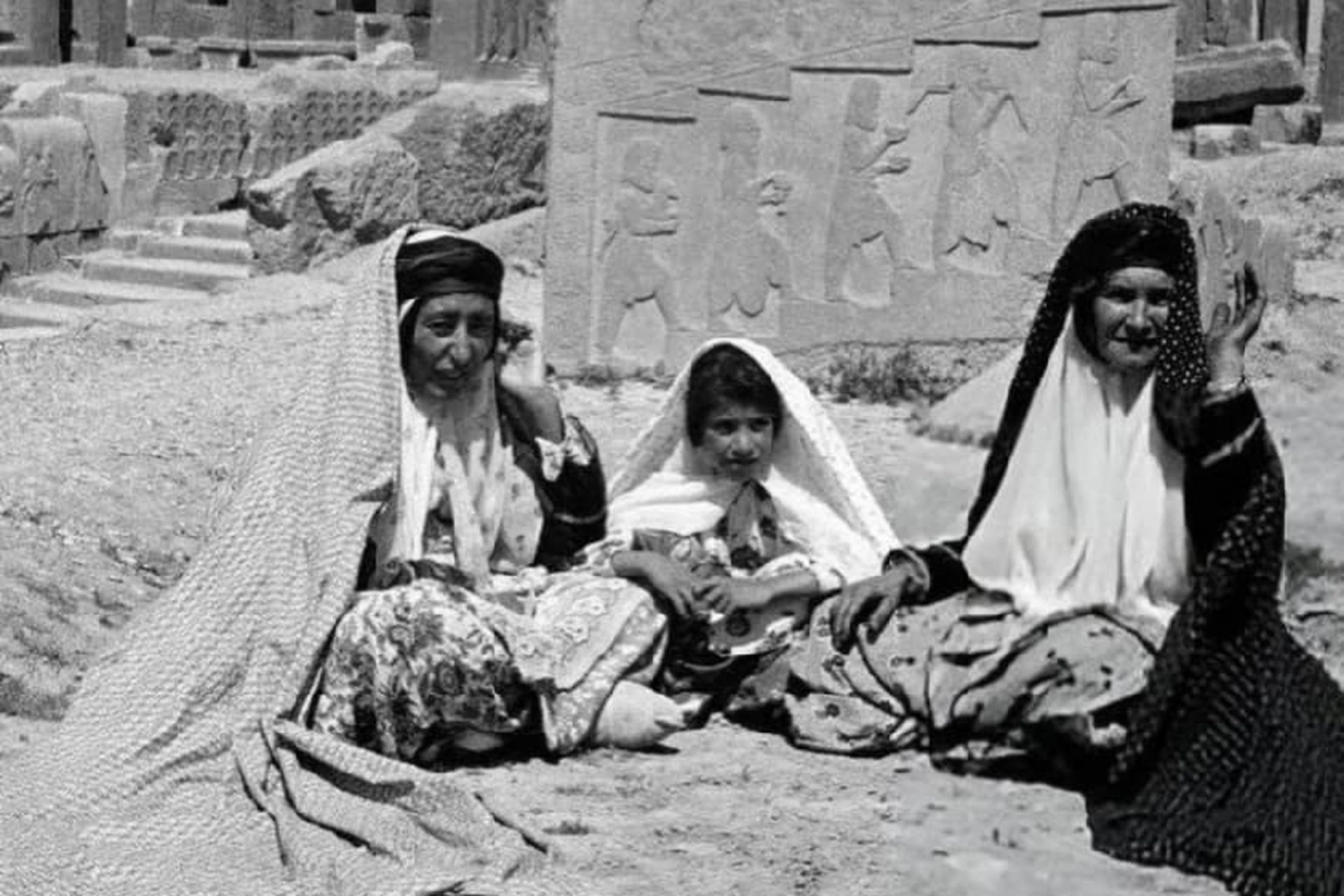 زنان در تخت جمشید