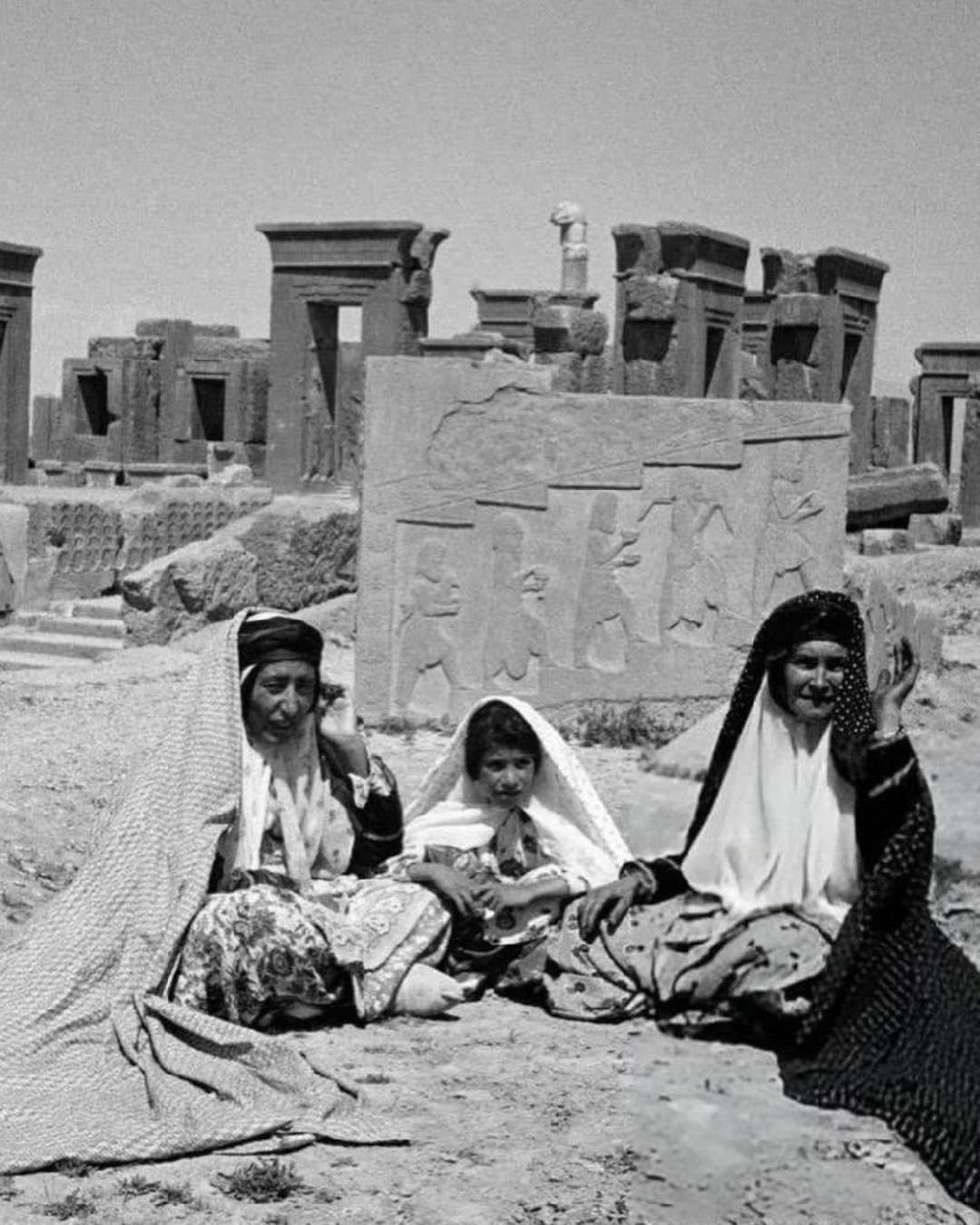 زنان در تخت جمشید