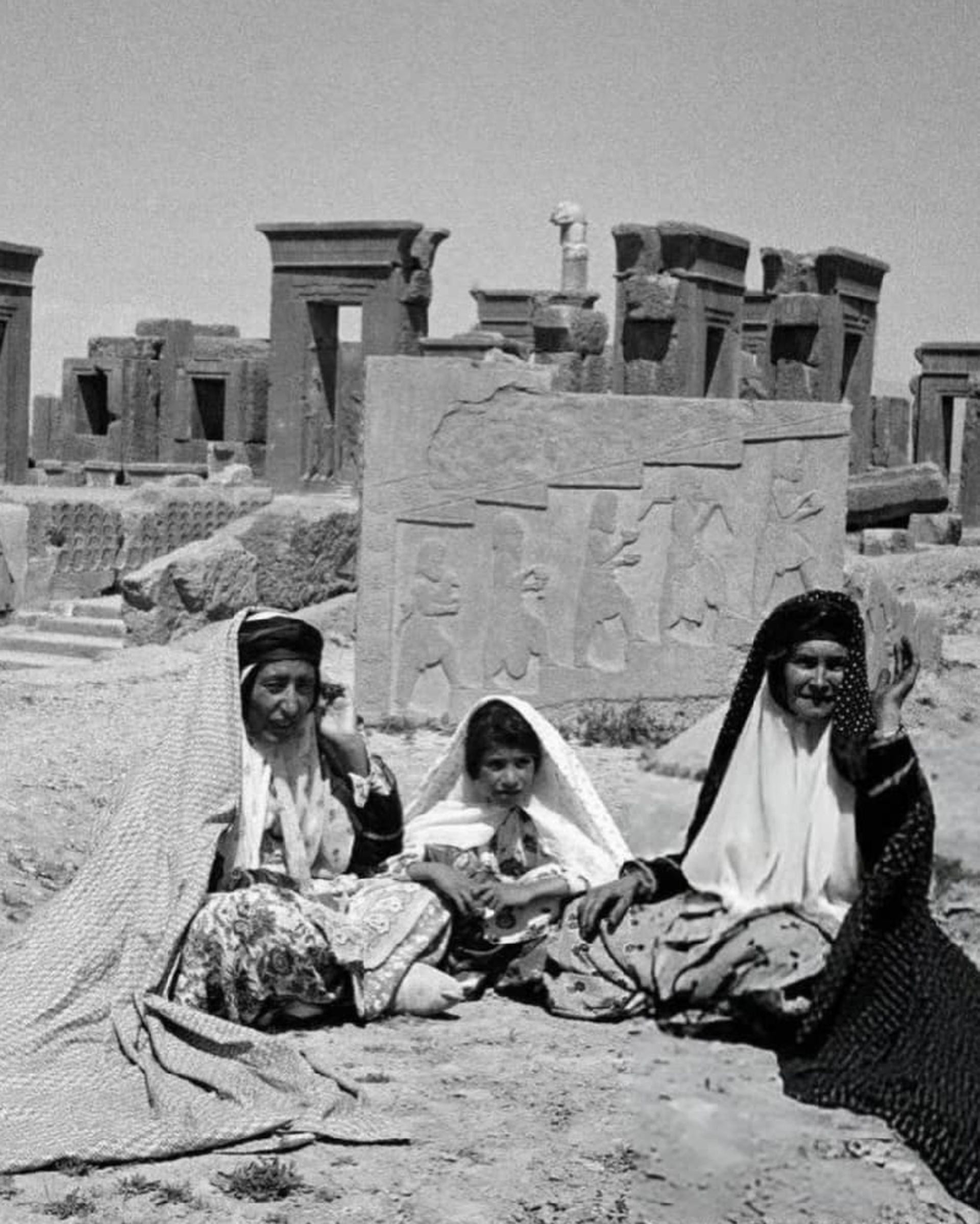 زنان در تخت جمشید
