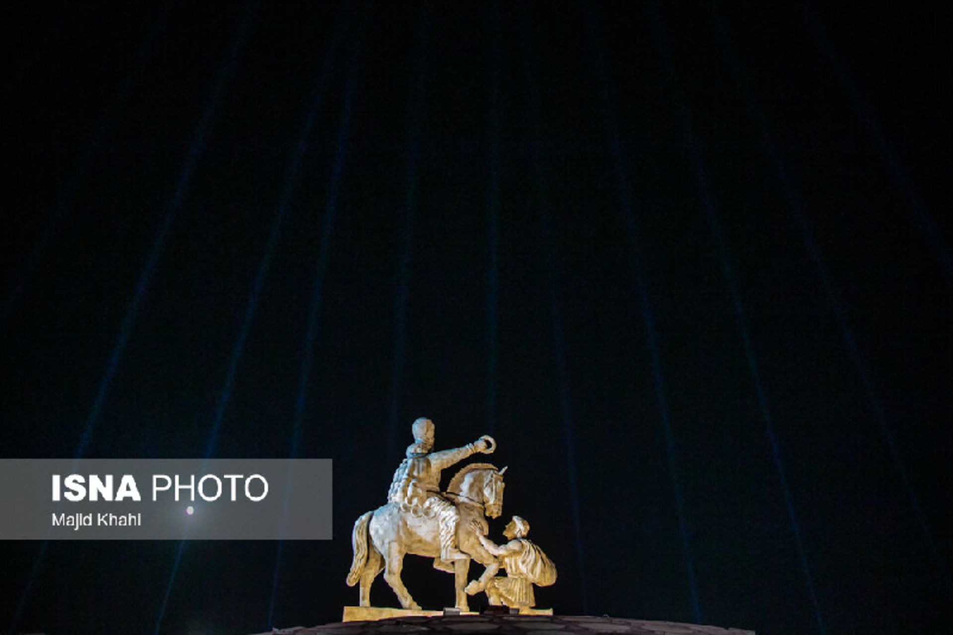 مجسمه شاپور و والرین 