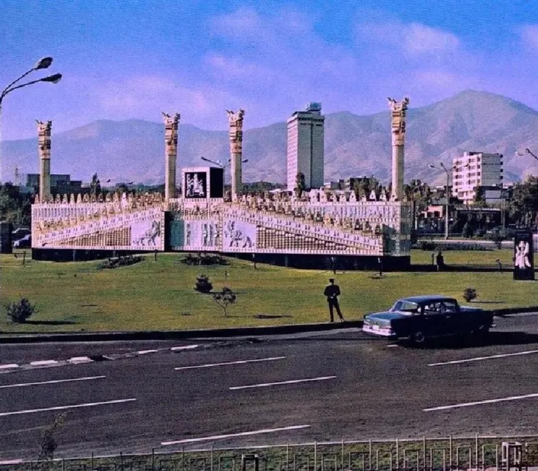 خیابان ولیعصر میدان ونک