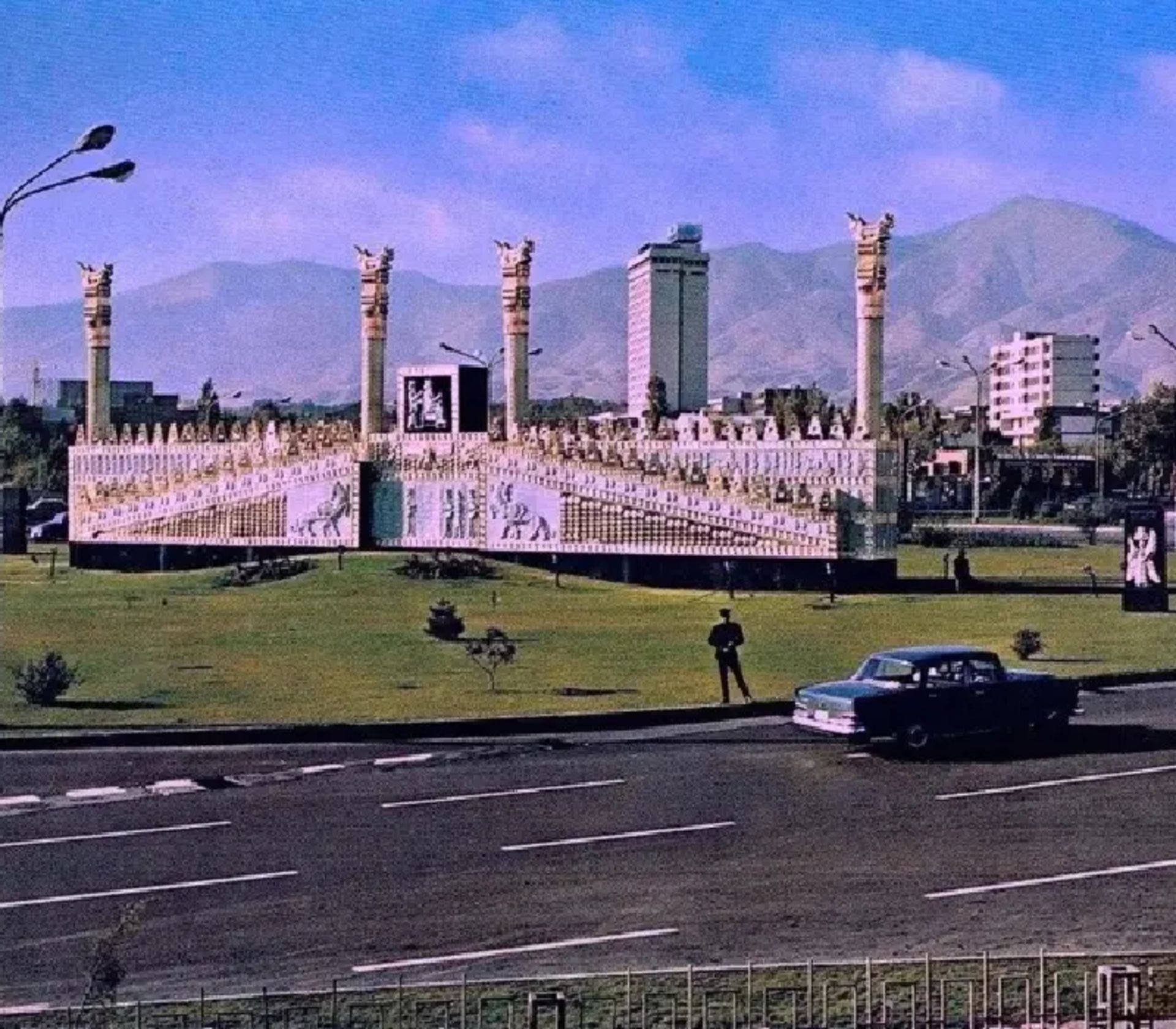 خیابان ولیعصر میدان ونک