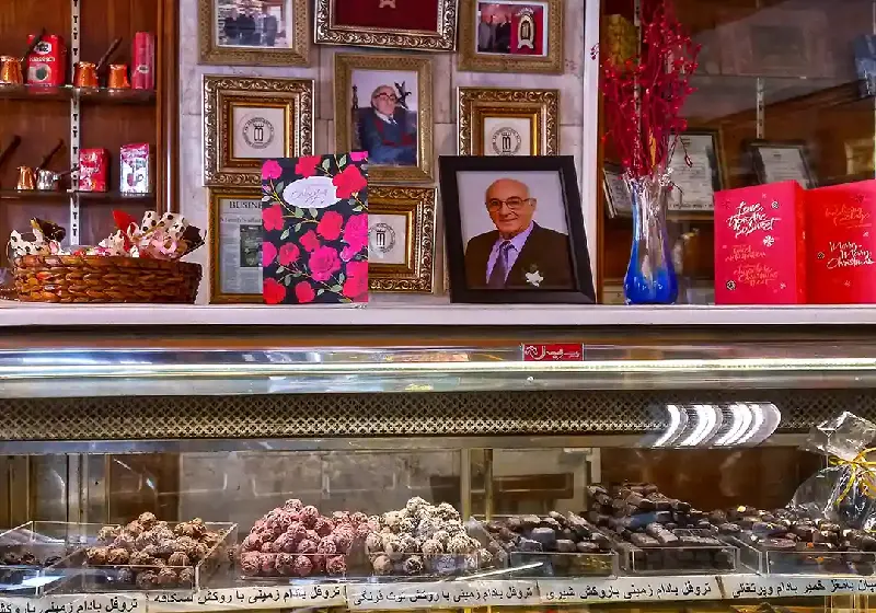 قنادی مینیون در تهران