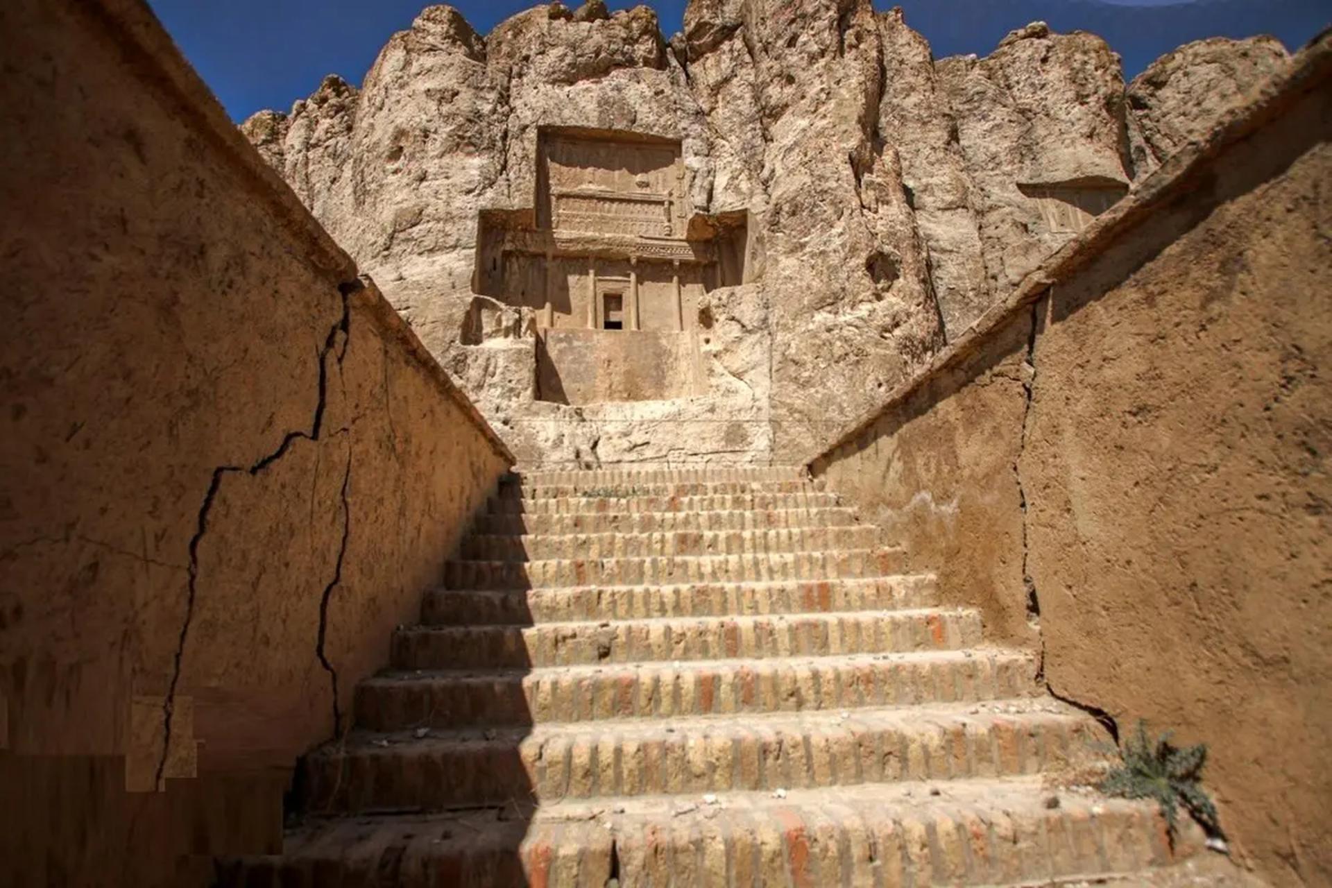 فرونشست محوطه‌های تاریخی 