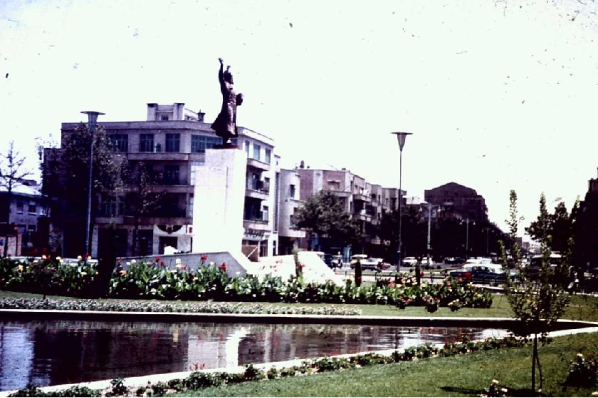 میدان فردوسی در دهه 40 