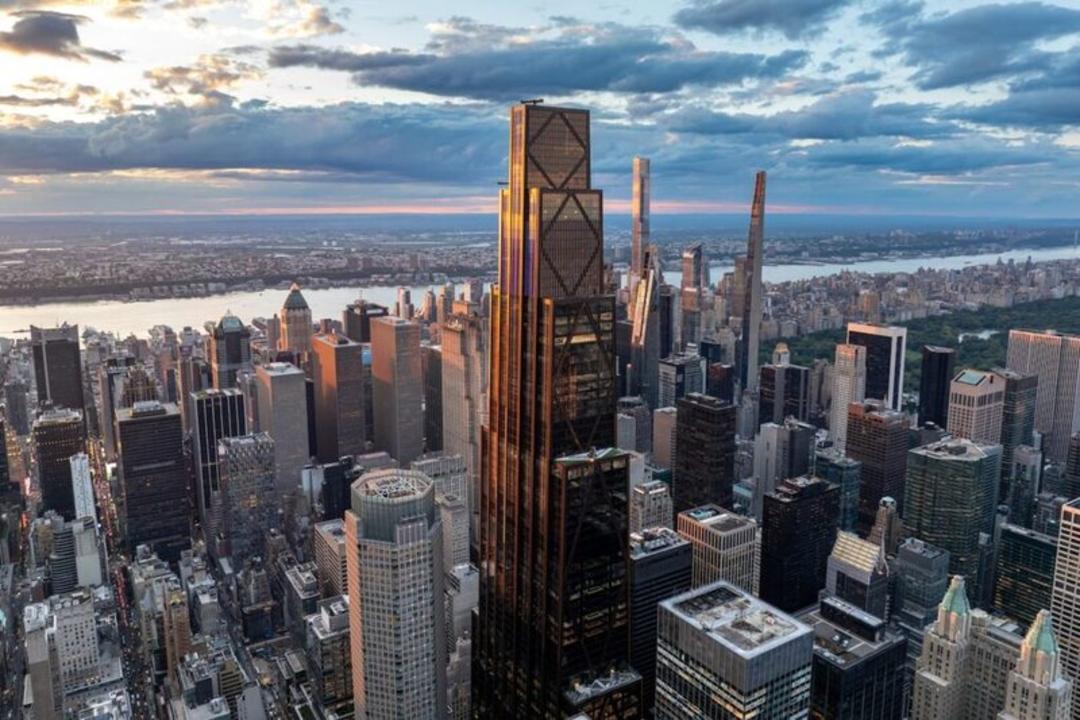 آسمان‌خراش‌های بلند نیویورک (New York City) در زمان غروب خورشید