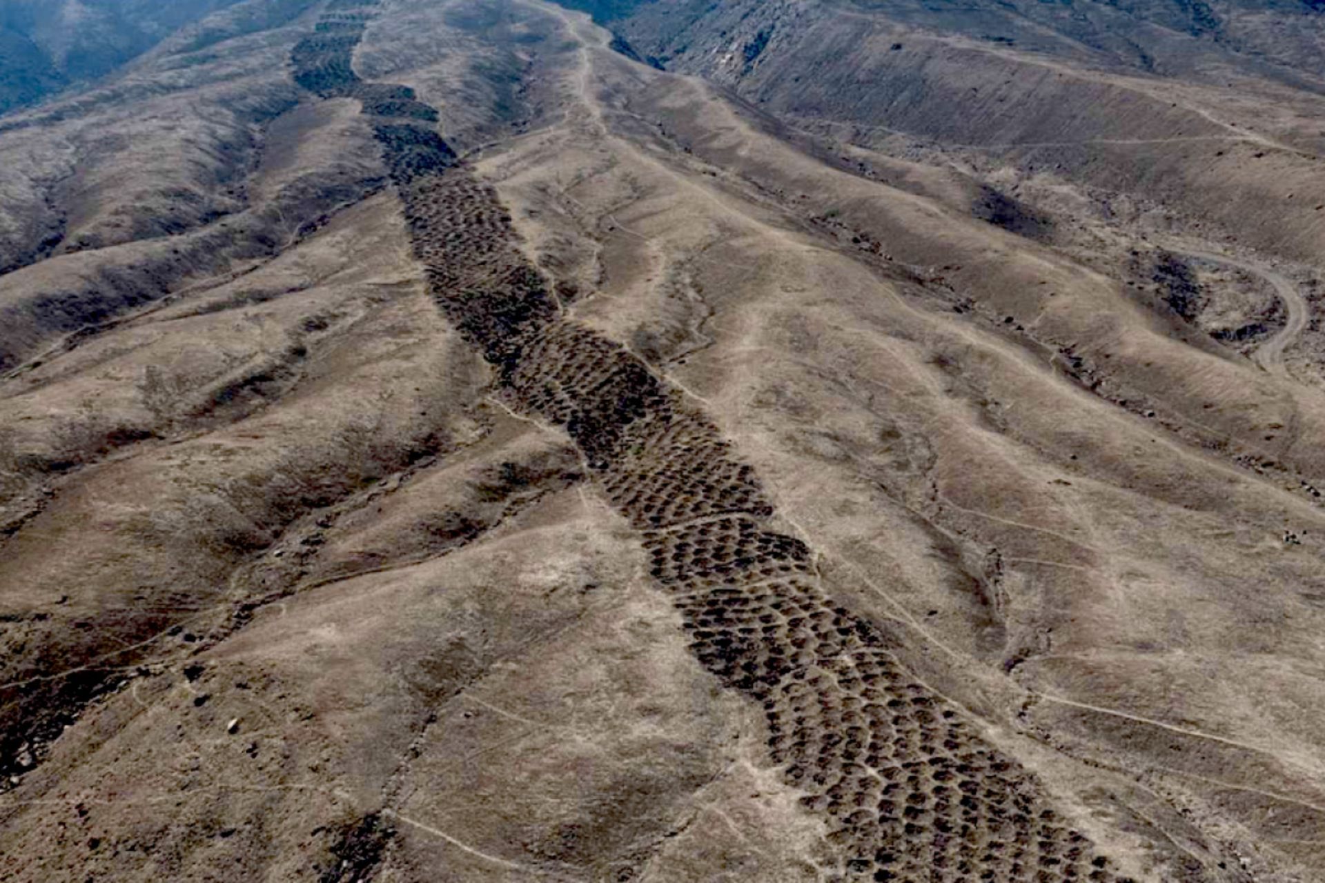 ردیف حفره‌های اسرارآمیز پرو در کوه‌های آند