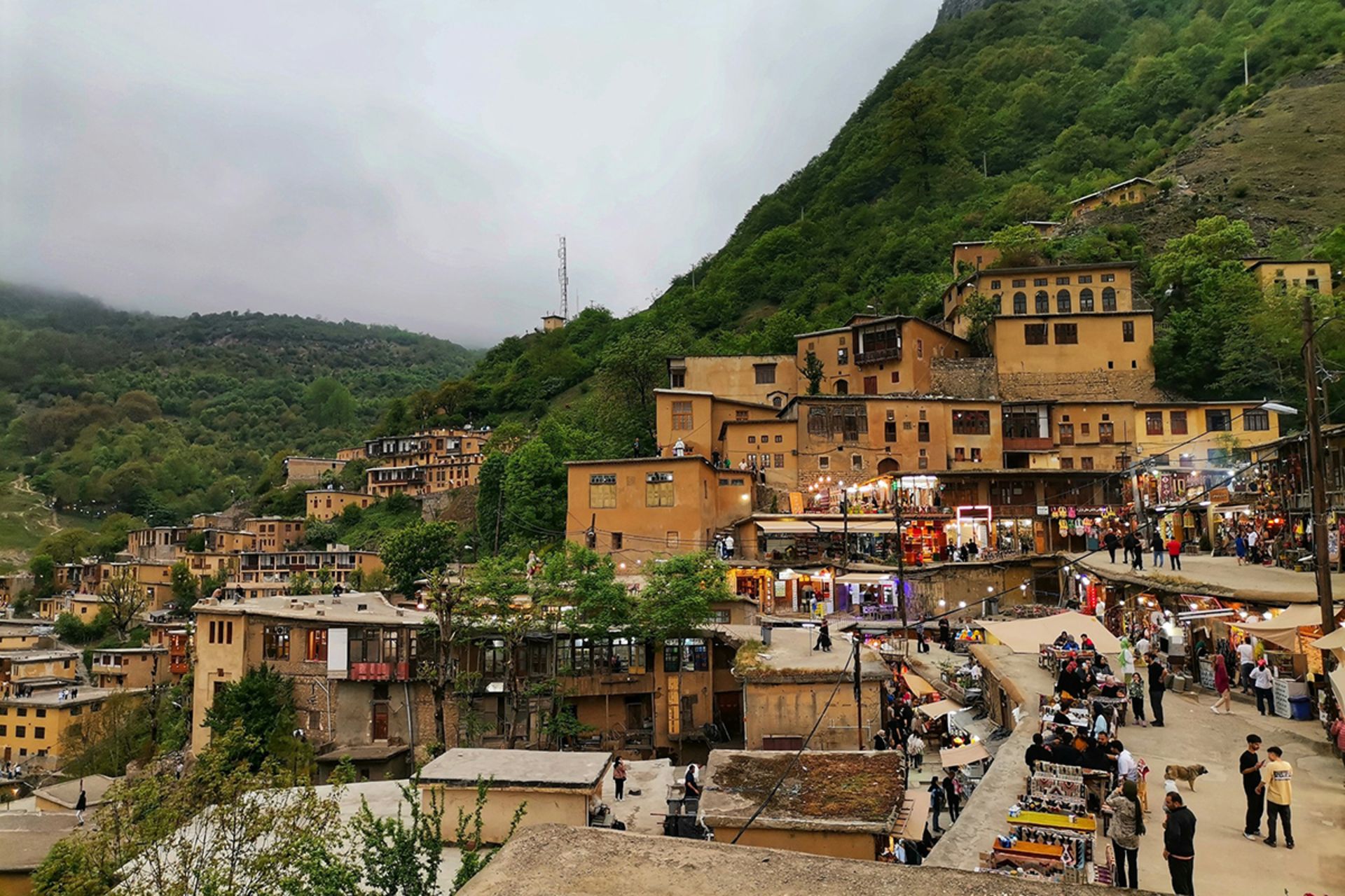 چشم انداز تماشایی از بافت روستای ماسوله گیلان