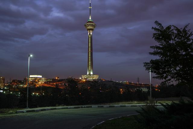 جاهای دیدنی غرب تهران؛ از دریاچه چیتگر تا ایران مال