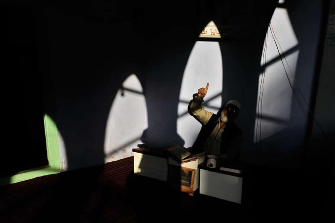 پیرمردی گوشه مسجد جامع دهلی قدیم