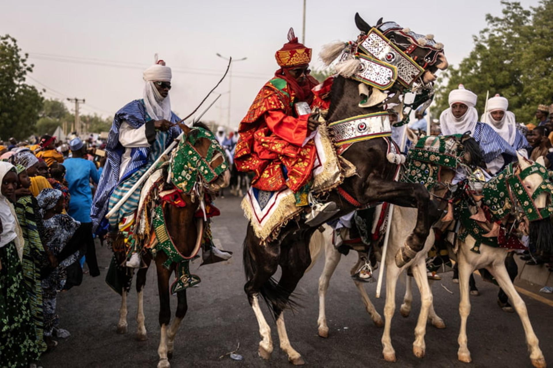 اعضای گارد سلطنتی نیجریه در راهپیمایی اسب دوربار (Durbar horse)