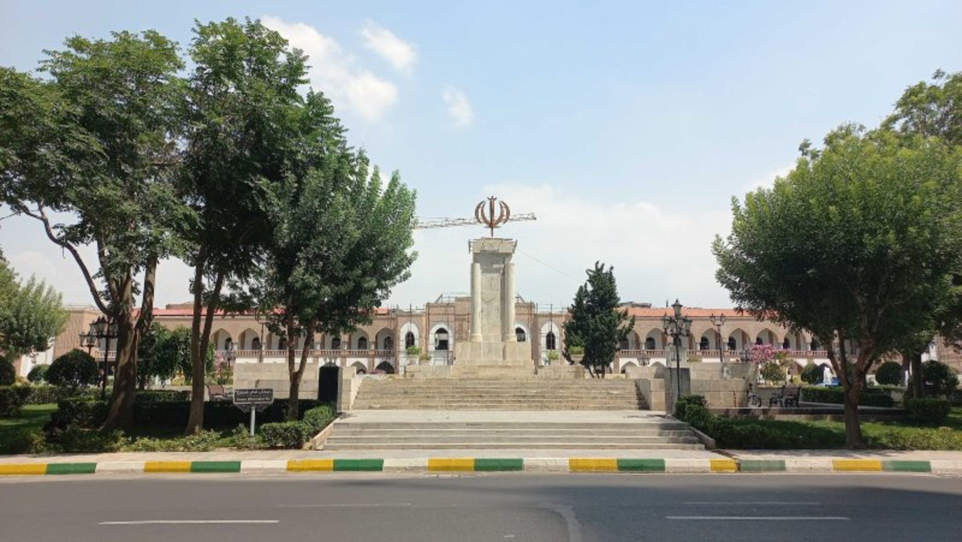 فضای سبز و مجسمه میدان توپخانه تهران