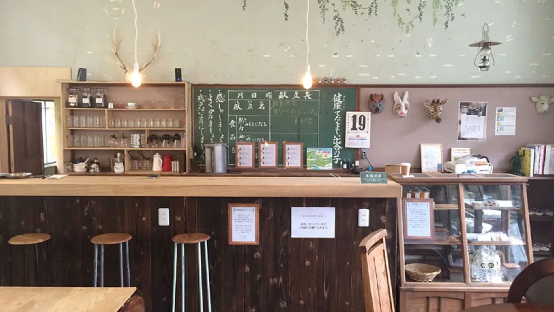 پیشخوان کافه داخل مدرسه ژاپنی