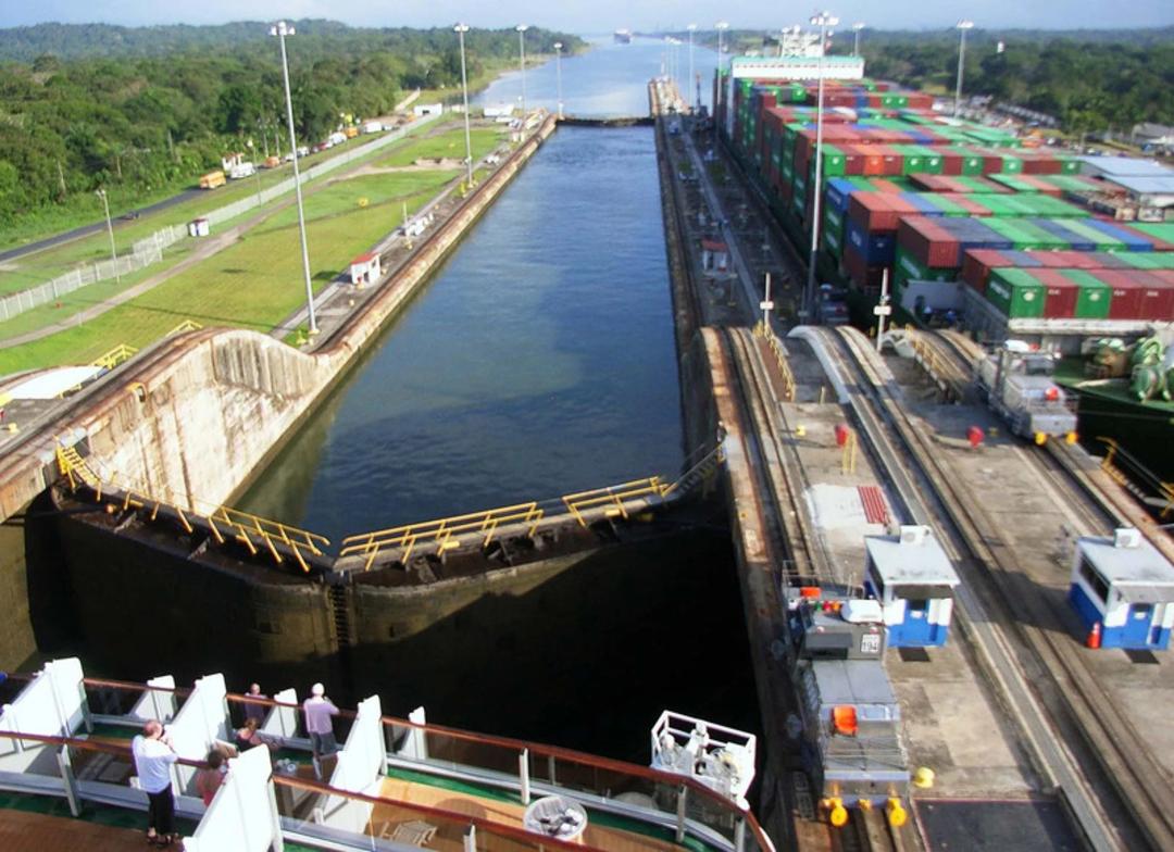 کانال پاناما (Panama Canal) و سیستم قفل آبی برای جابه‌جایی کشتی‌ها