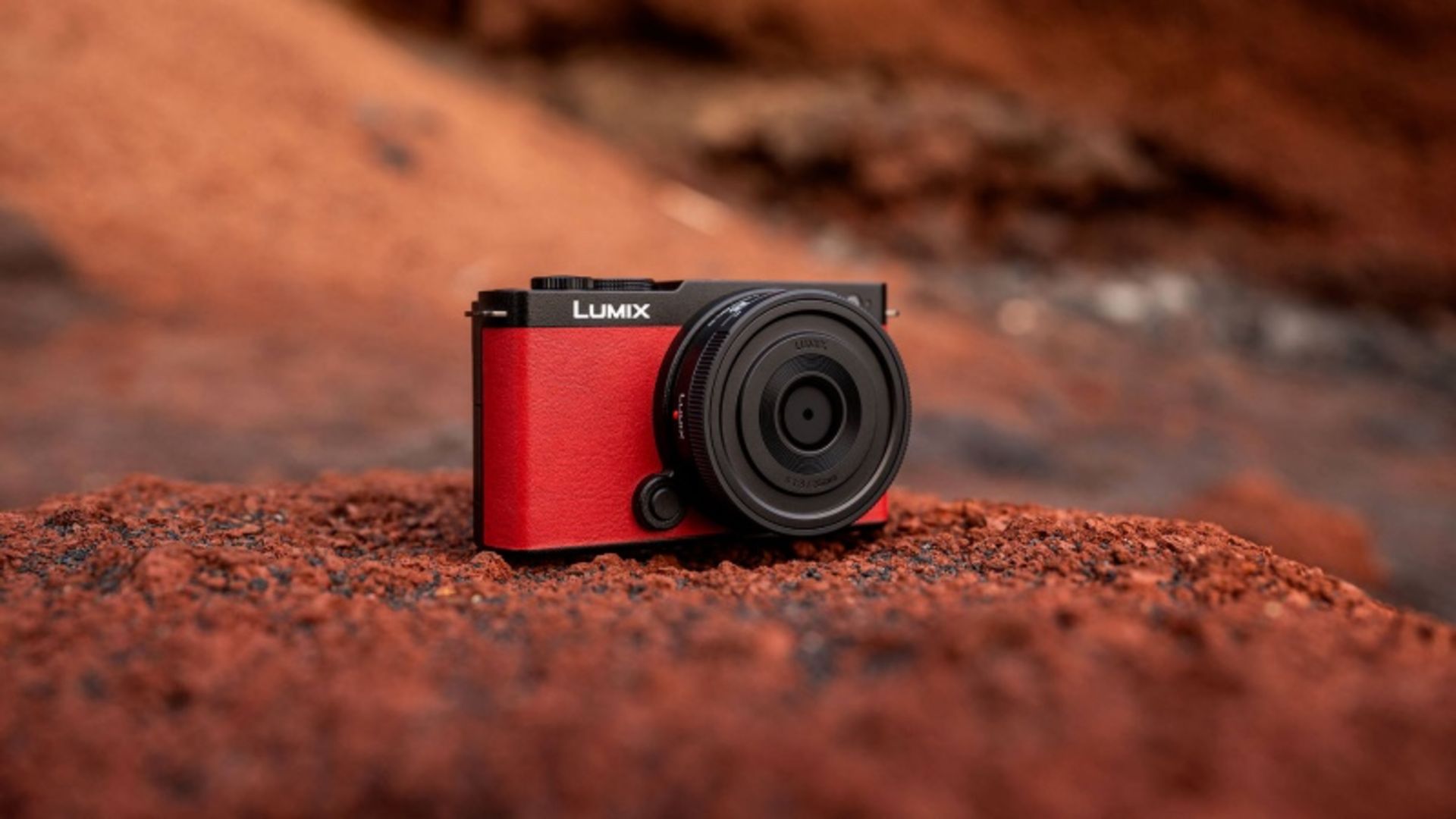 دوربین Panasonic LUMIX S9