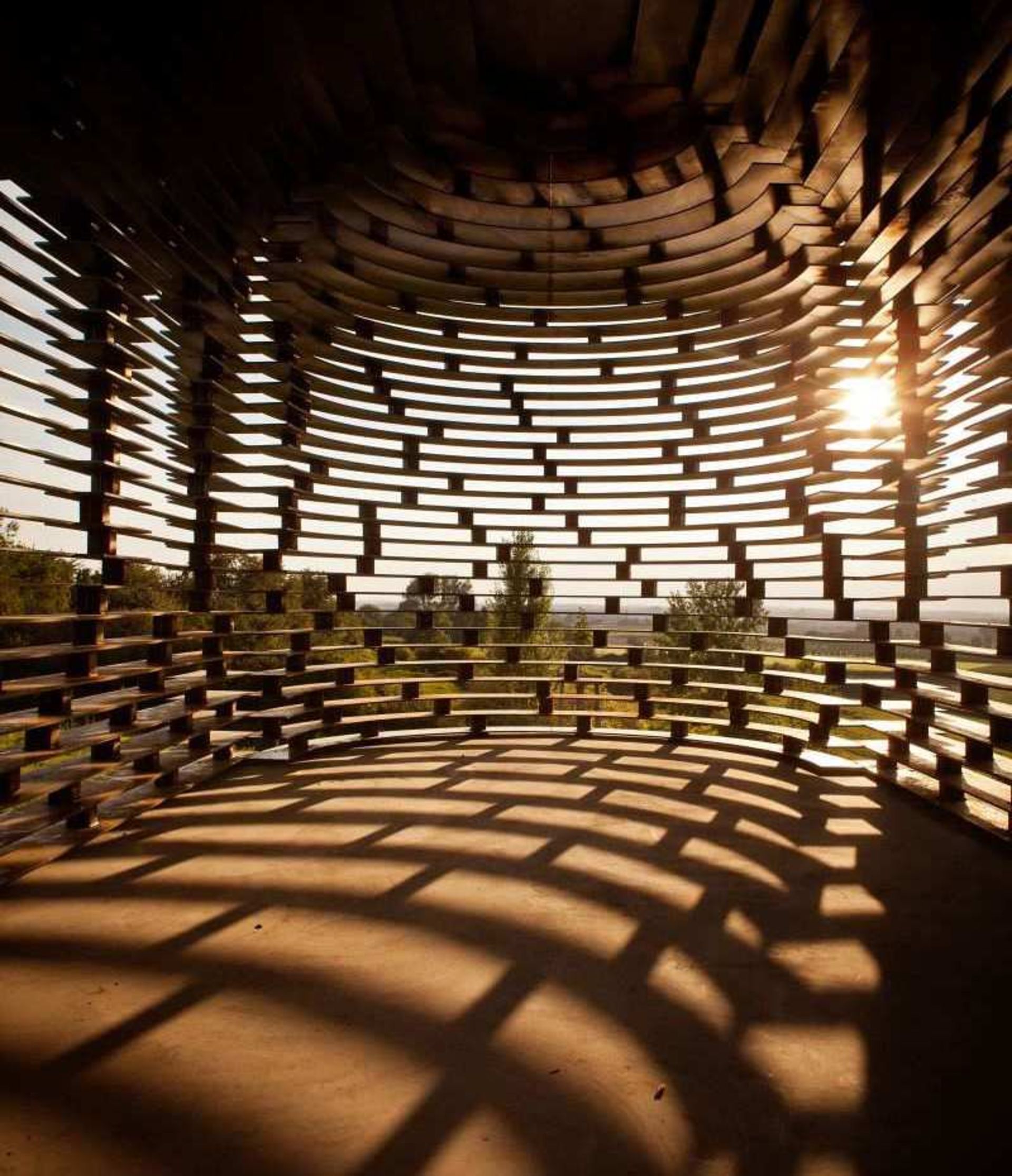 فضای داخلی کلیسای شفاف بلژیک