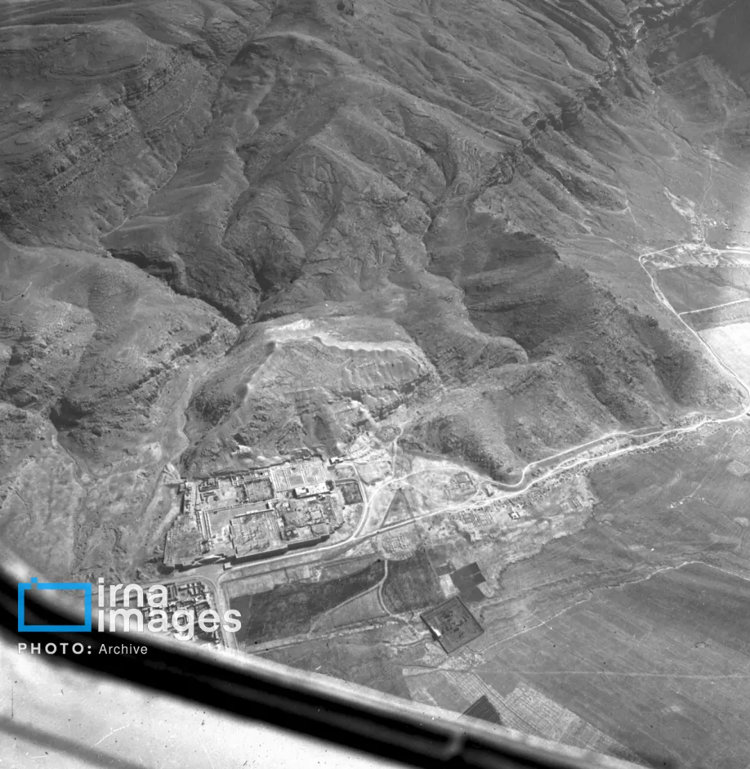 نمای هوایی از محوطه باستانی تخت جمشید (Persepolis) در کوهپایه