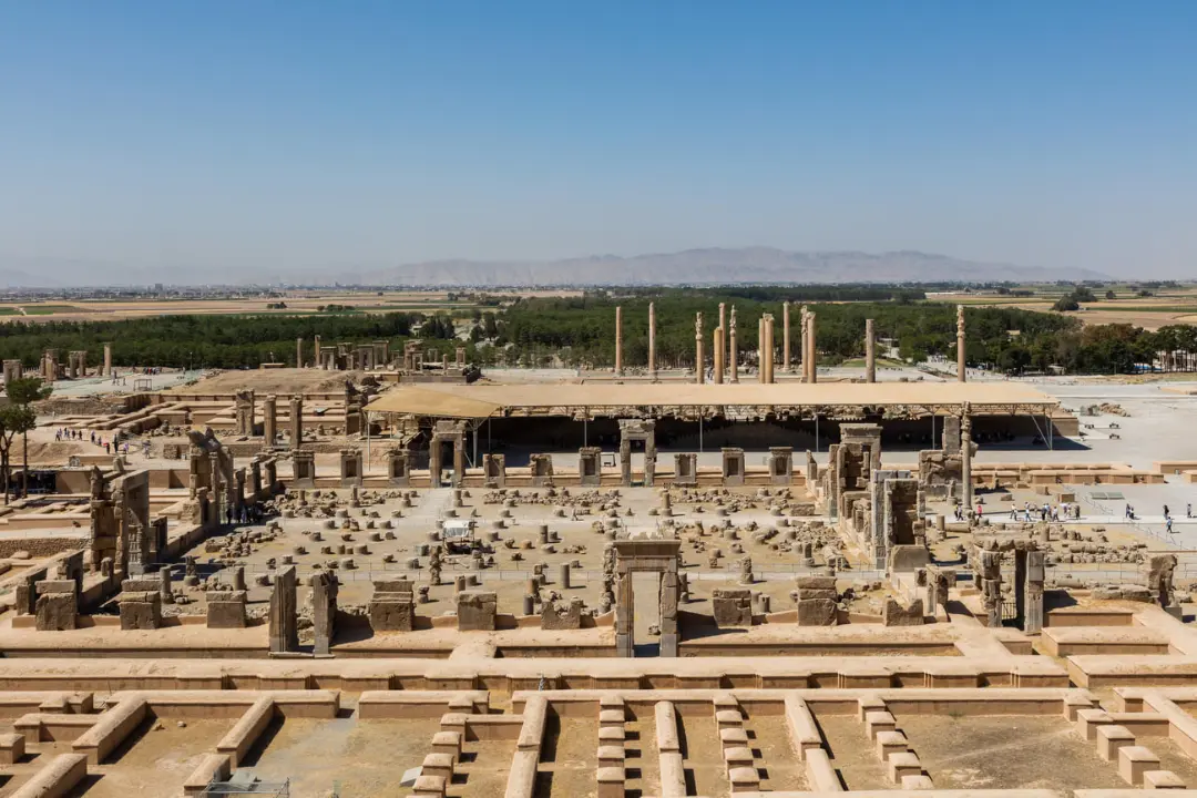نمای واقعی تخت جمشید و کاخ آپادانا