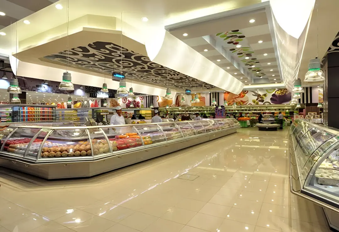 فضای بزرگ هایپرمارکت کوروش مال