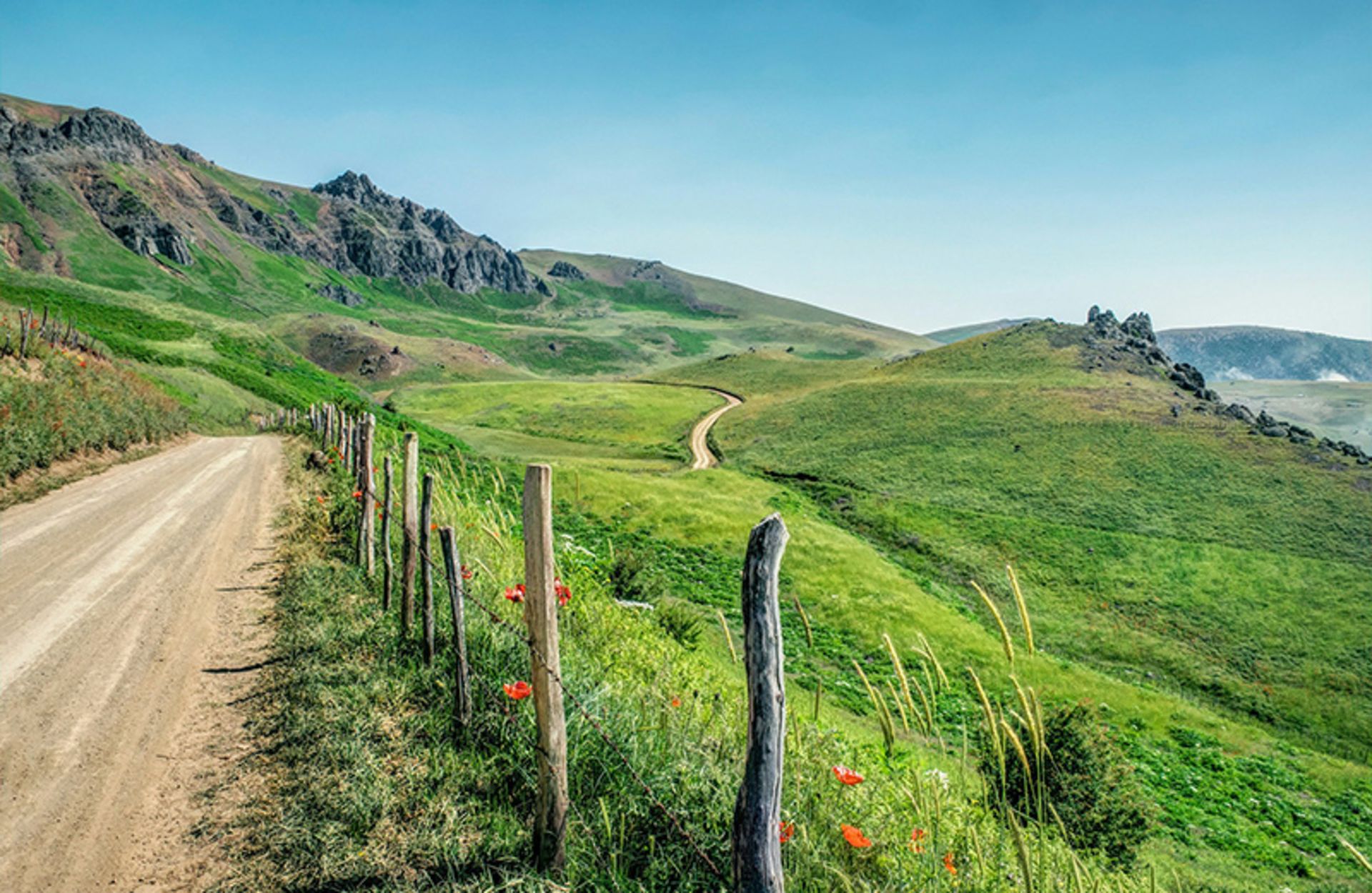 مسیر خاکی ییلاق سوباتان گیلان