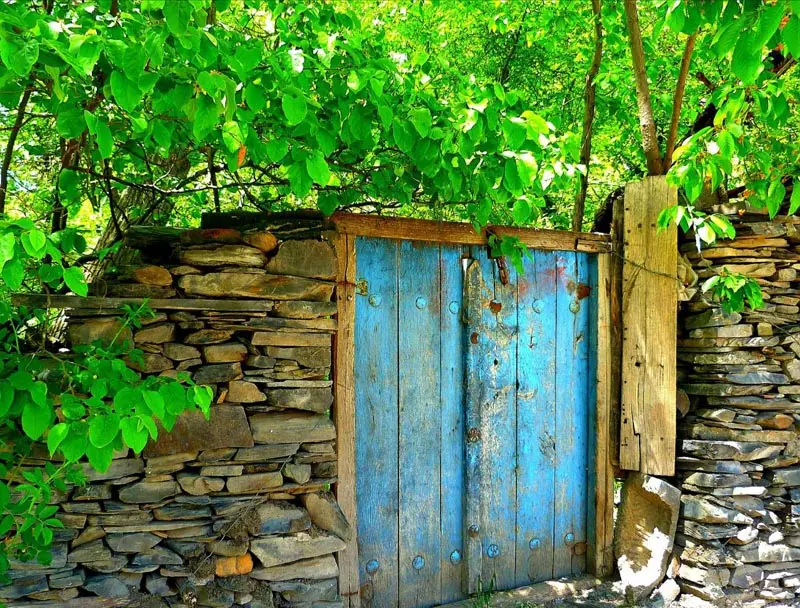 درب قدیمی باغی در روستای ازغد