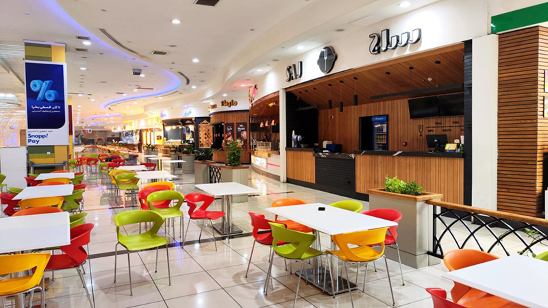 فروشگاه های مختلف در فودکورت سیتی سنتر اصفهان 