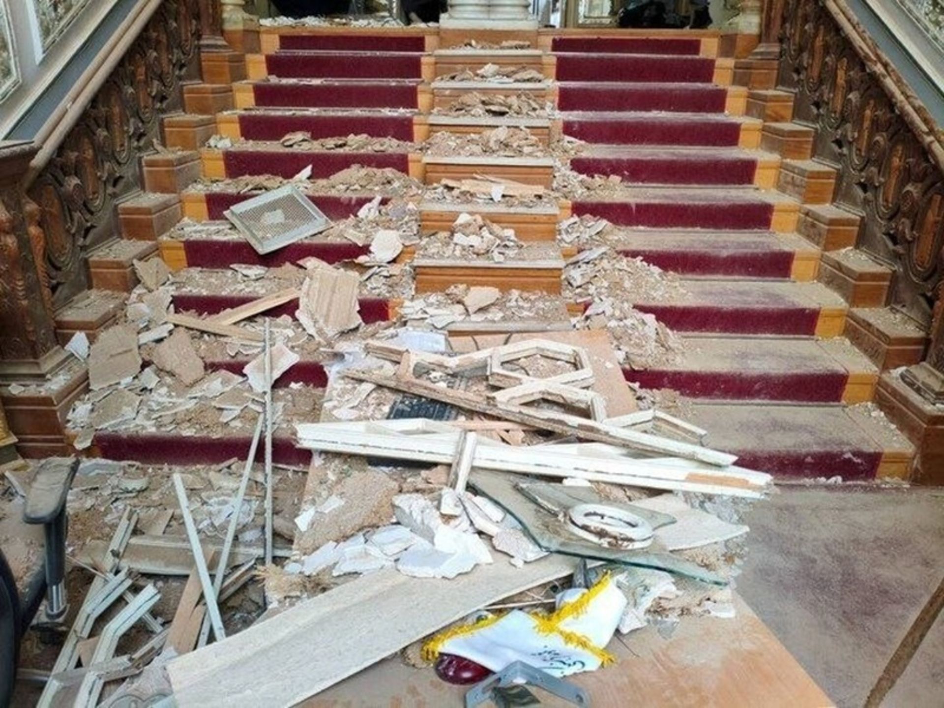 نمای واضح‌تر از آسیب‌های وارده به بناهای تاریخی سعدآباد