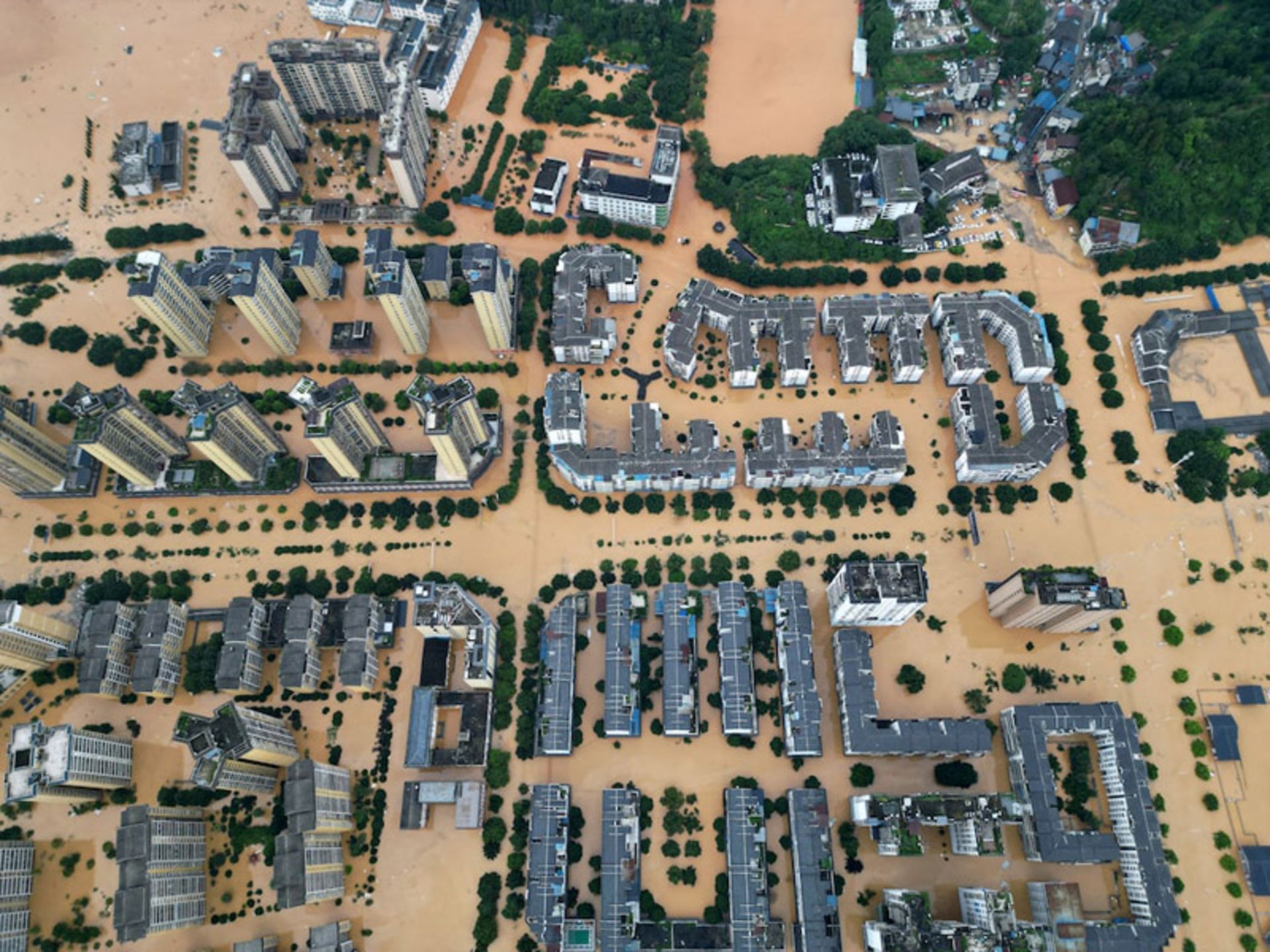 ساختمان‌ها و جاده‌ها پس از باران شدید و بی سابقه در چین