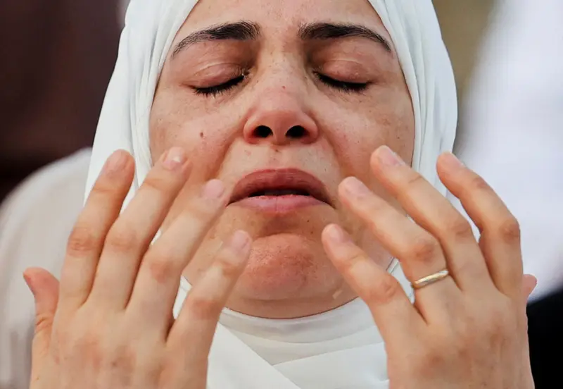 زن مسلمان در حال دعا
