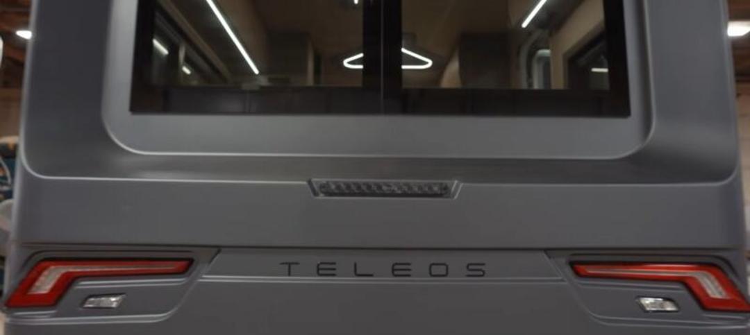بخش عقب خودروی لوکس تلئوس (Teleos) با چراغ‌های عقب مدرن