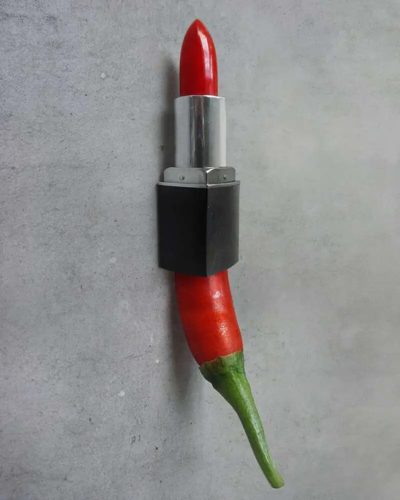 فلفل قرمز (Red Chili) که با بدنه رژلب ترکیب شده است