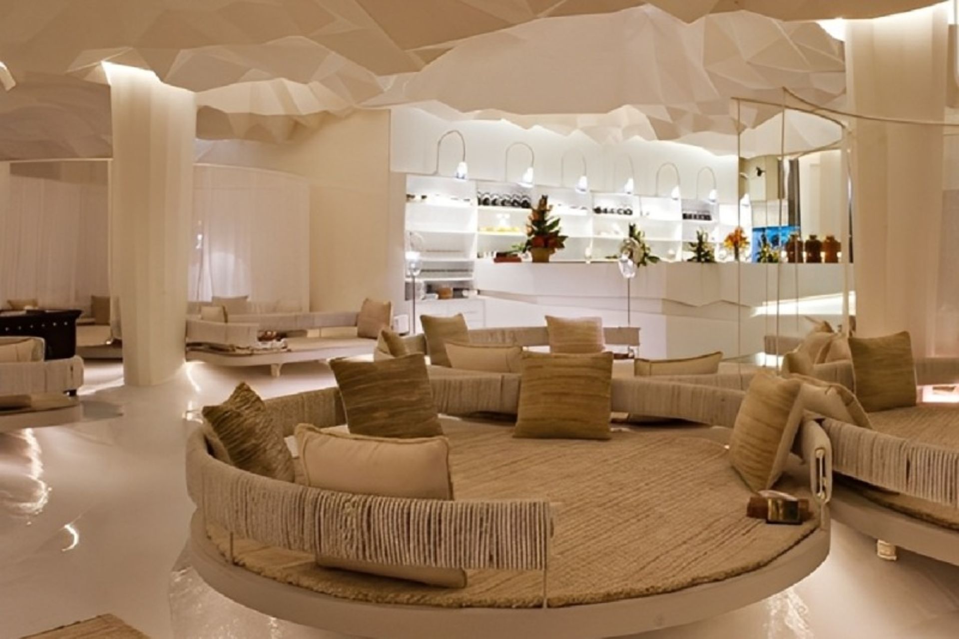 دکوراسیون مدرن سالن رستوران فرود شیراز