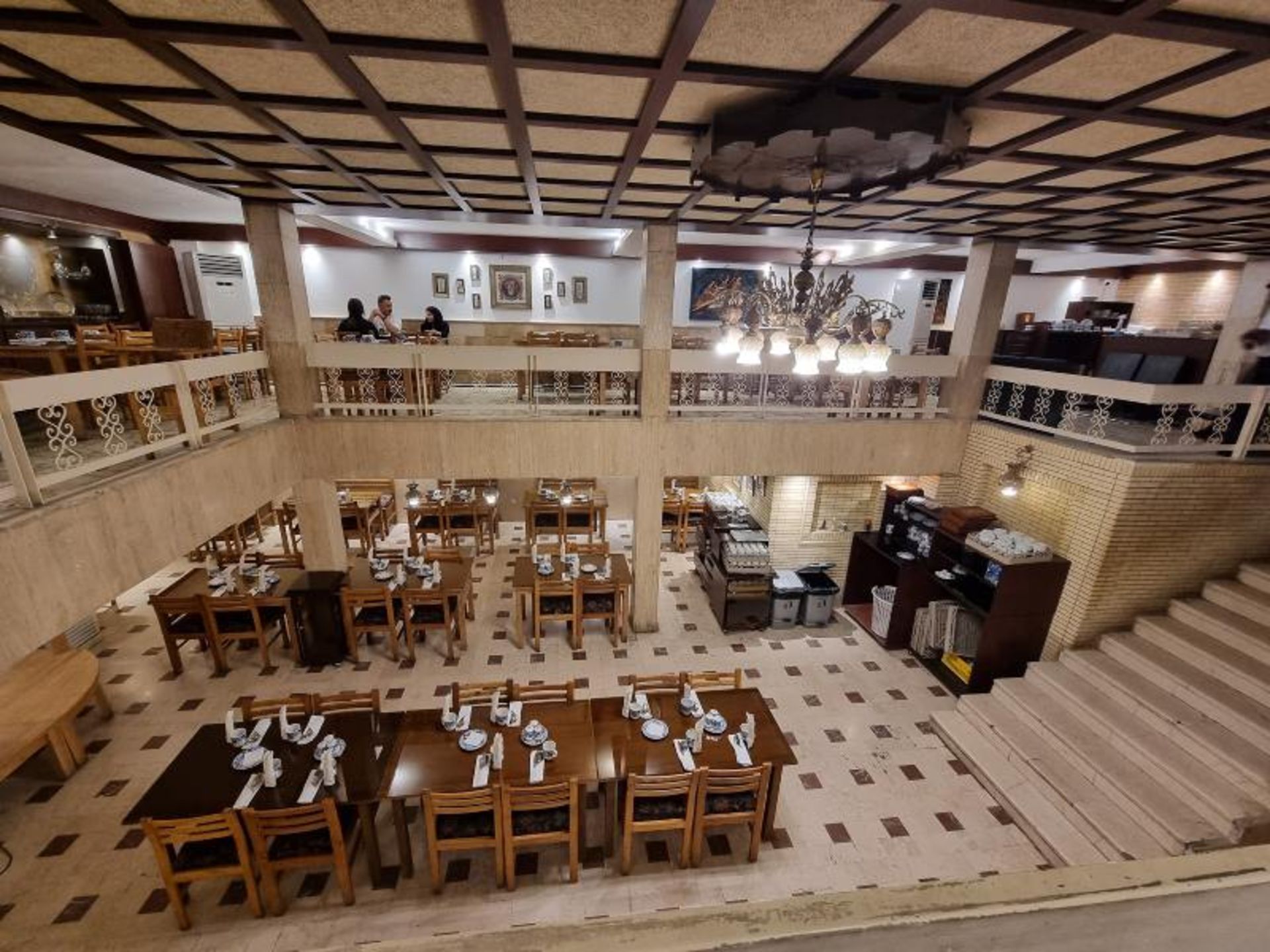 سالن رستوران شرزه شیراز