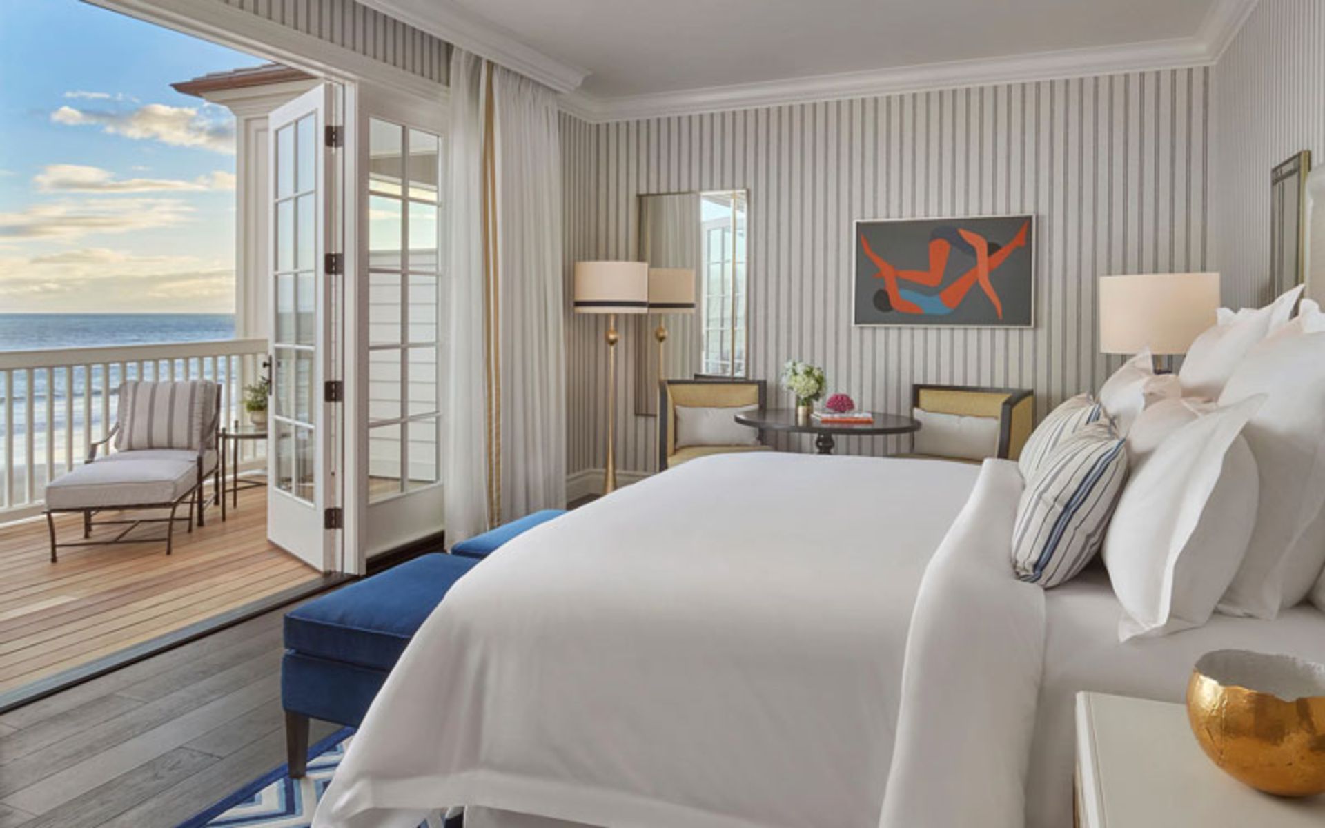 اتاق رو به دریا در هتل رزوود میرامار بیچ در کالیفرنیا 