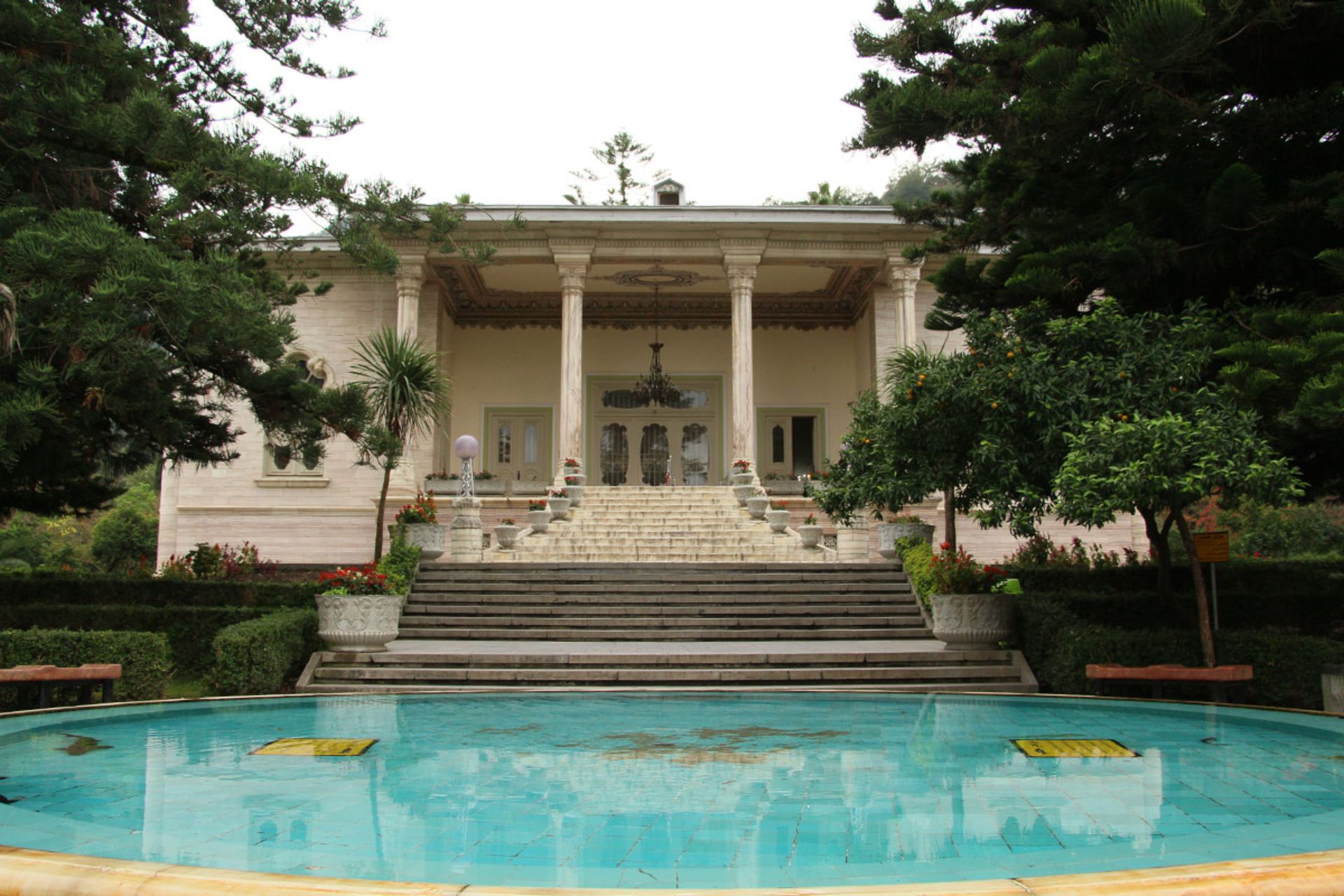 ورودی کاخ مرمر رامسر