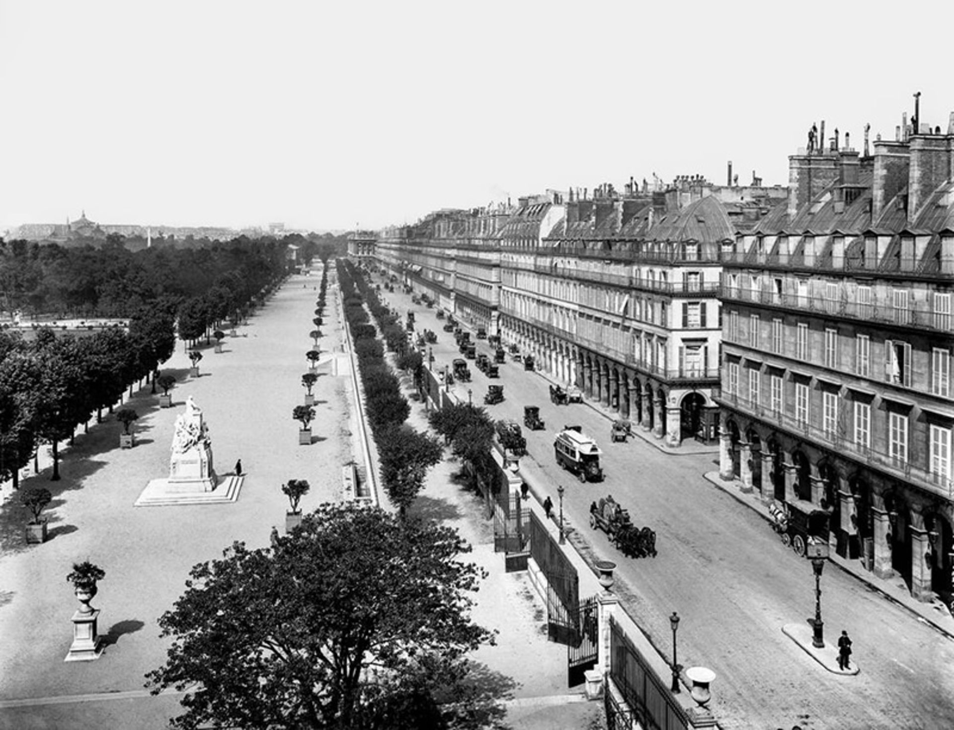 آپارتمان های اولیه شهری در یک بلوار