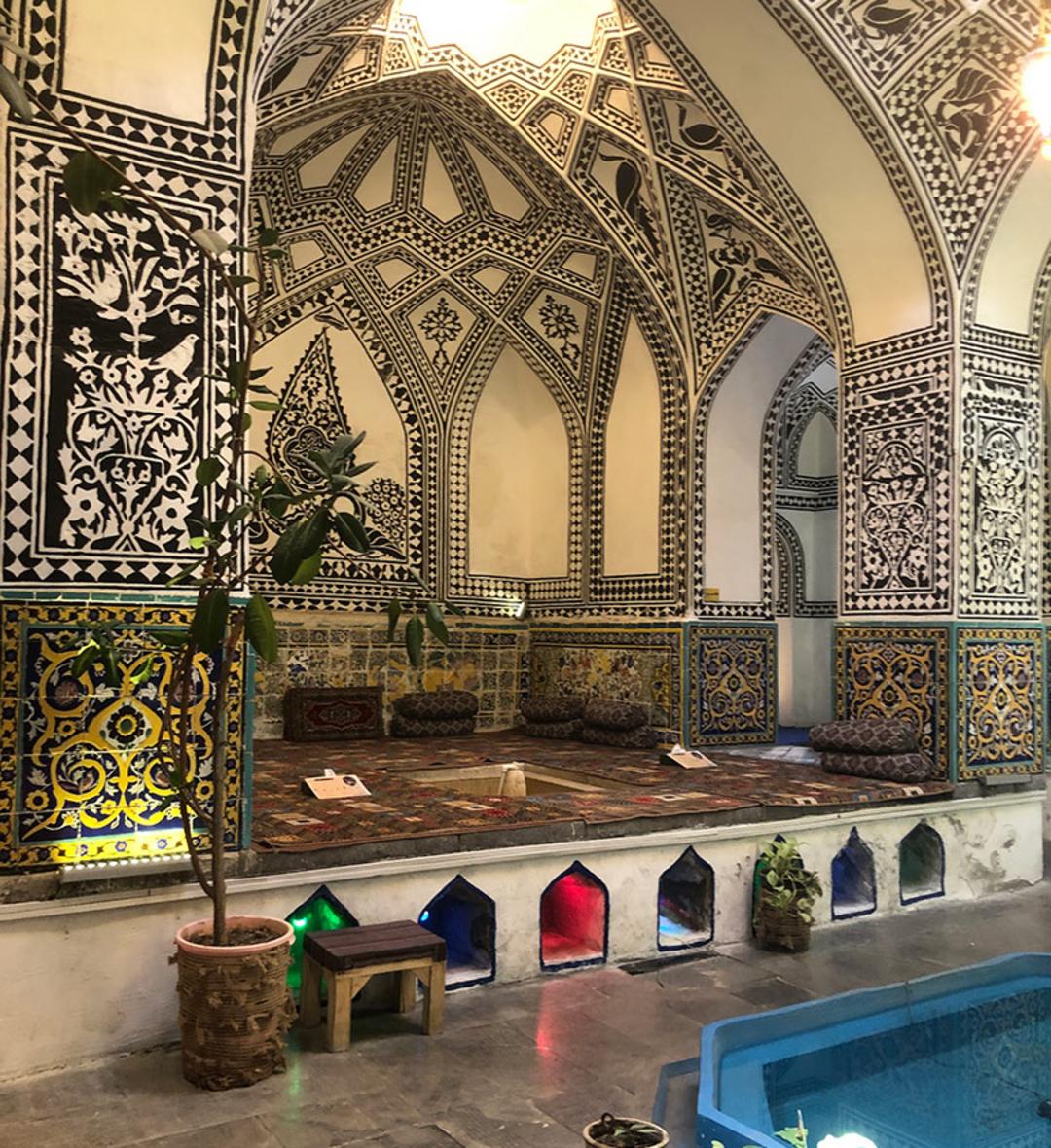 فضای داخلی رستوران و حمام خان سنندج